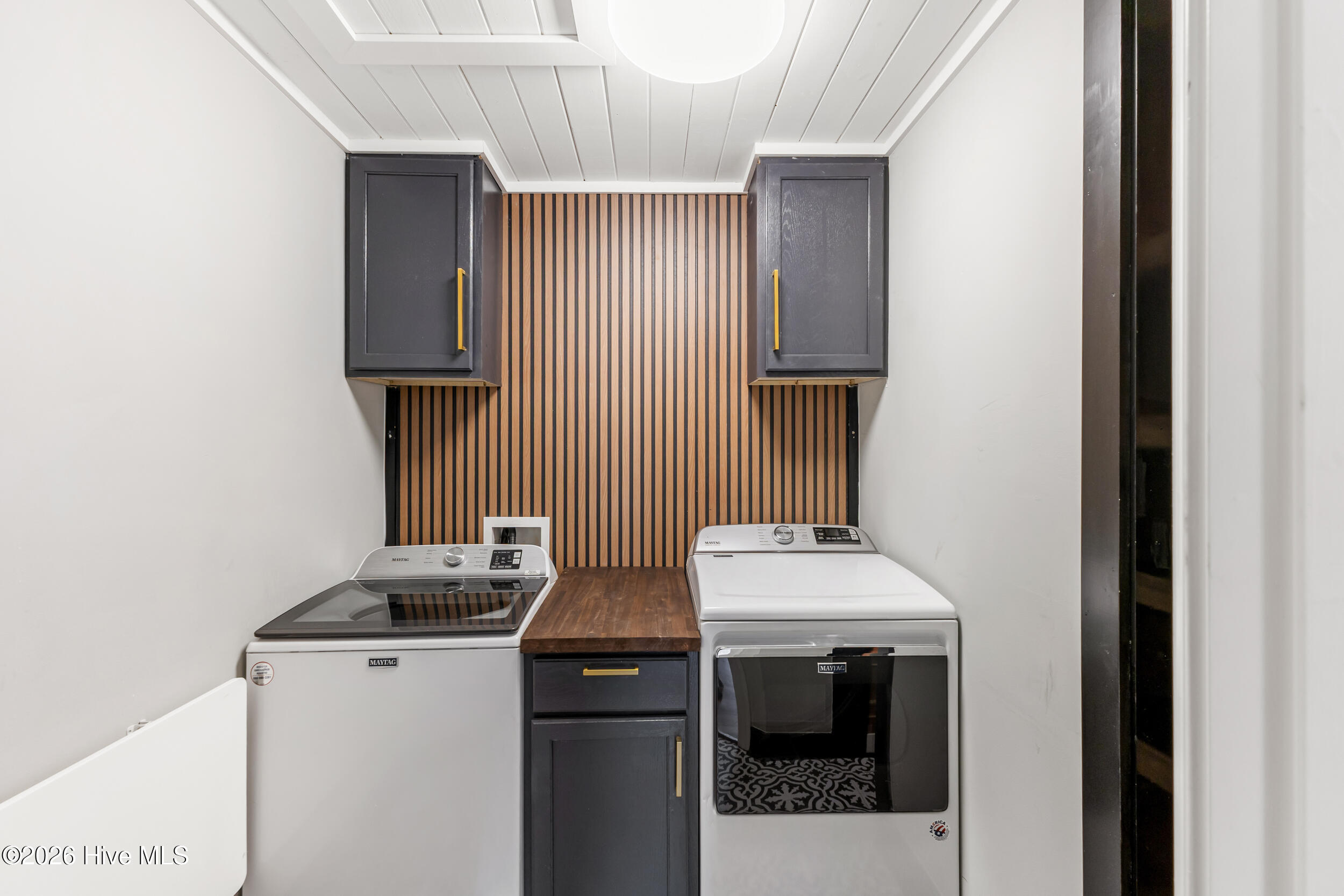 100557011 | Photo 35