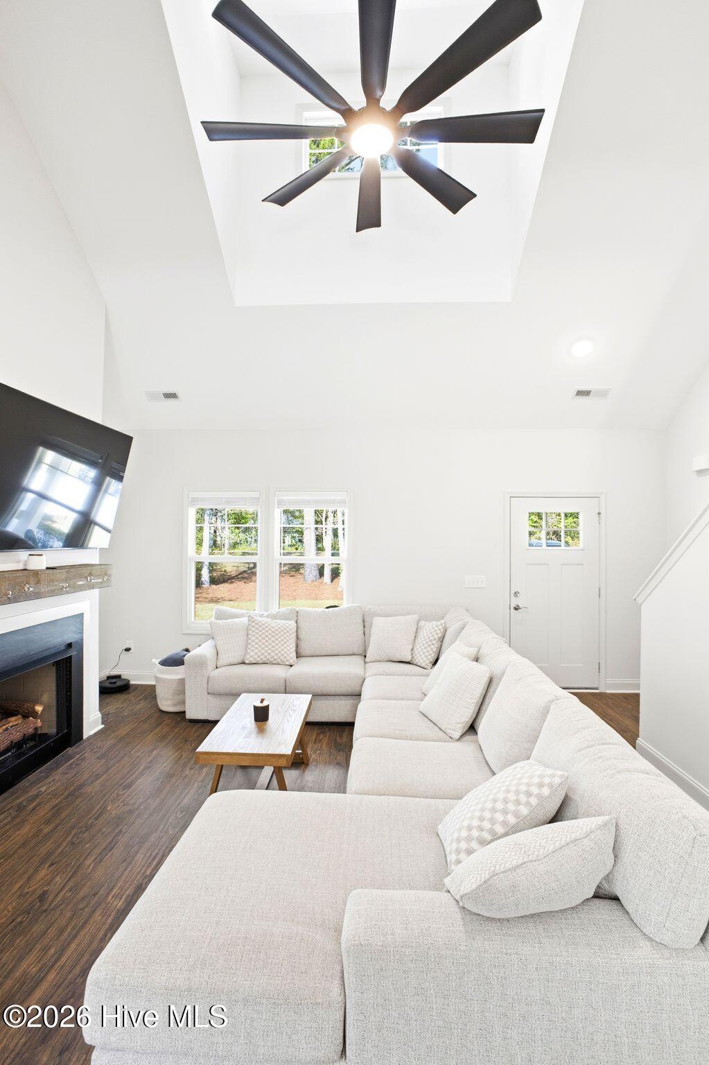 100568135 | Photo 18