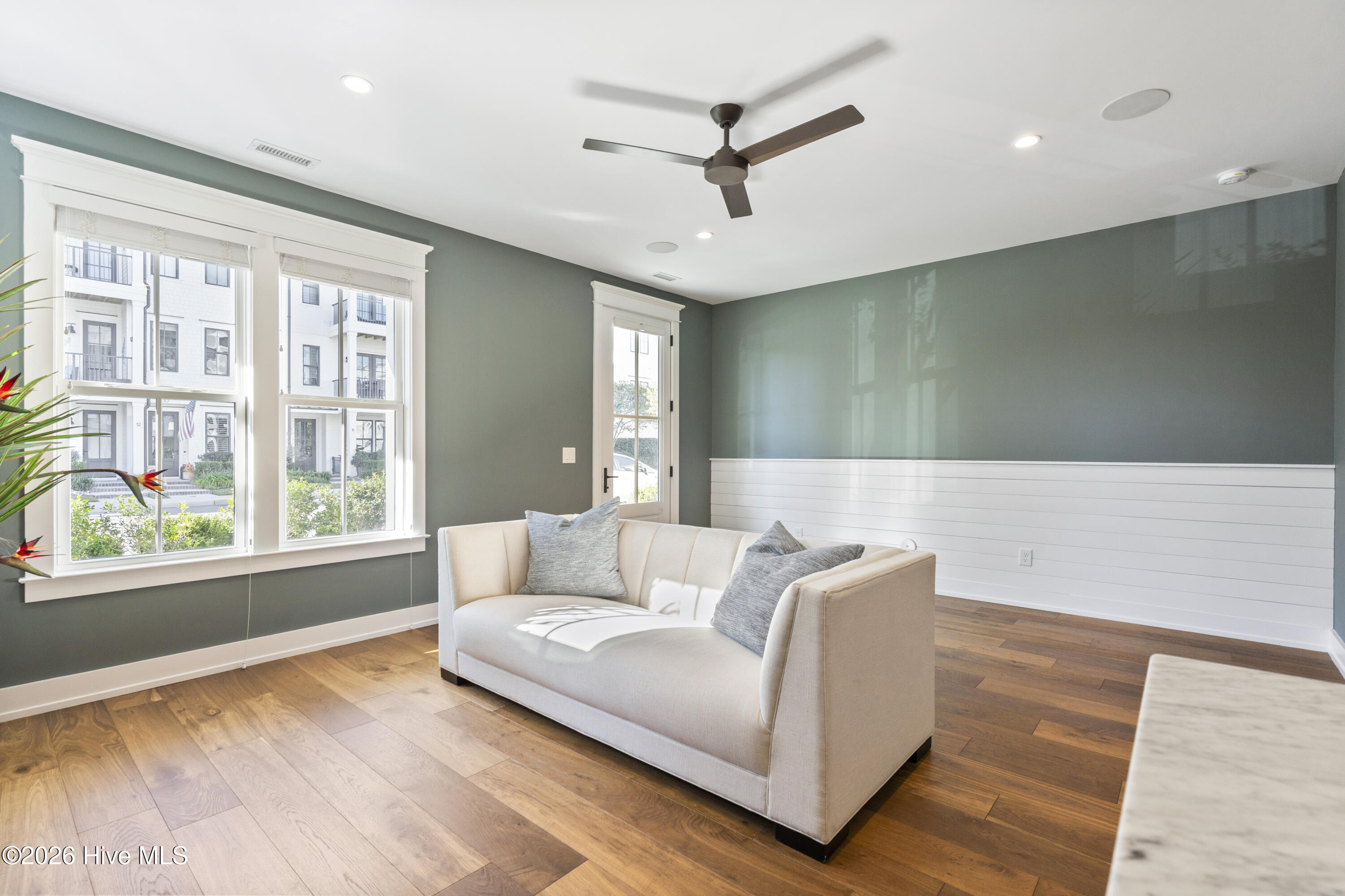 100554242 | Photo 34