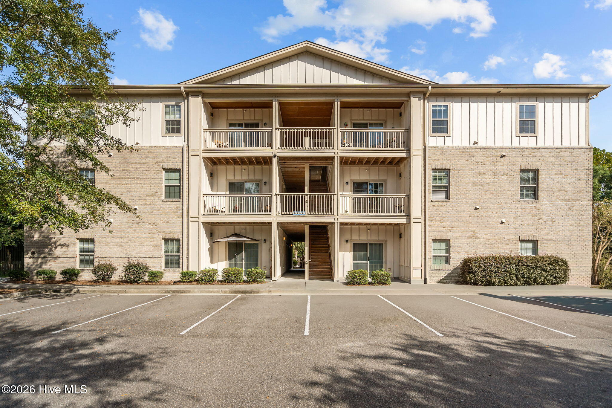 100554225 | Photo 36