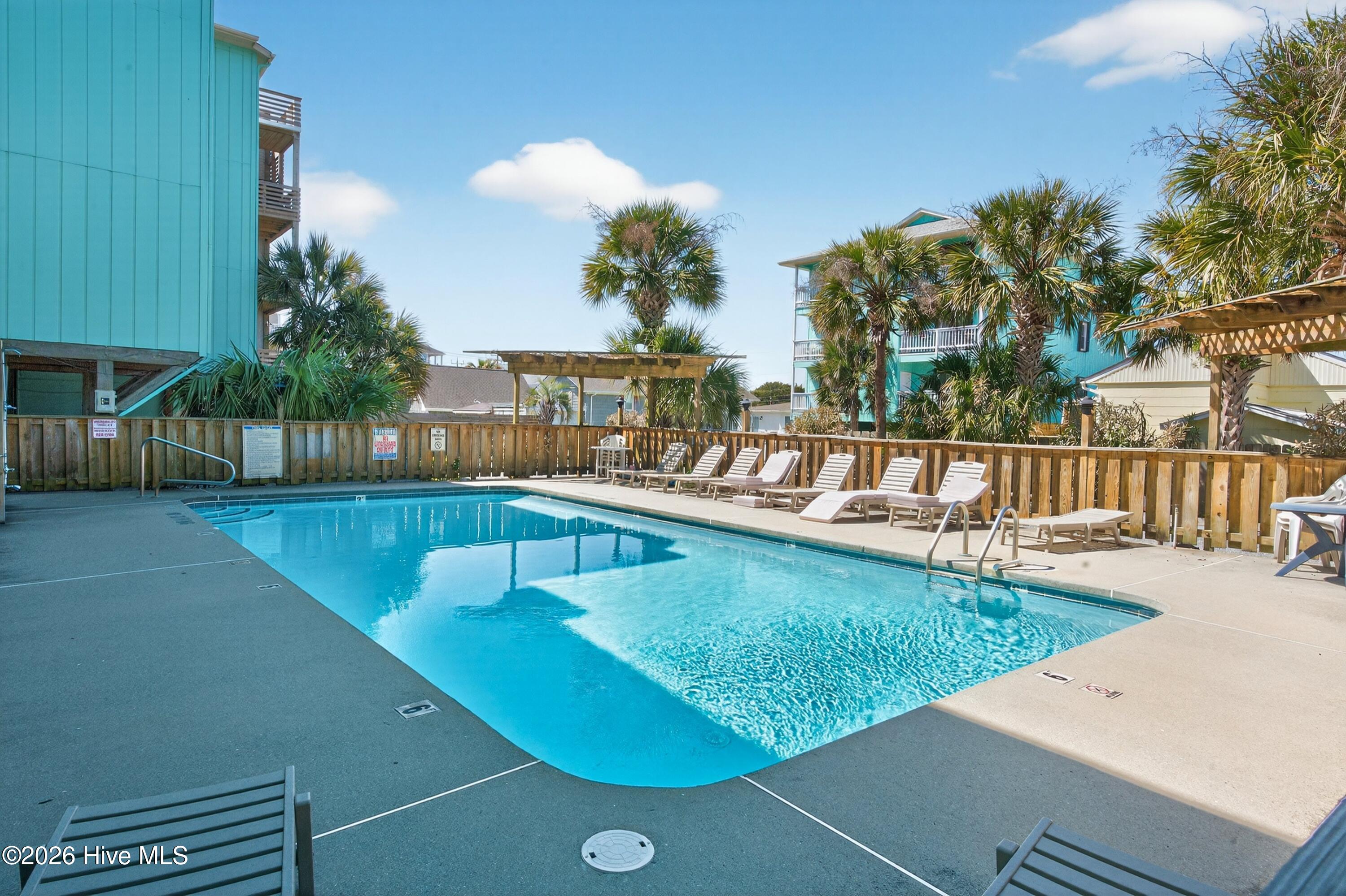 100563490 | Photo 36