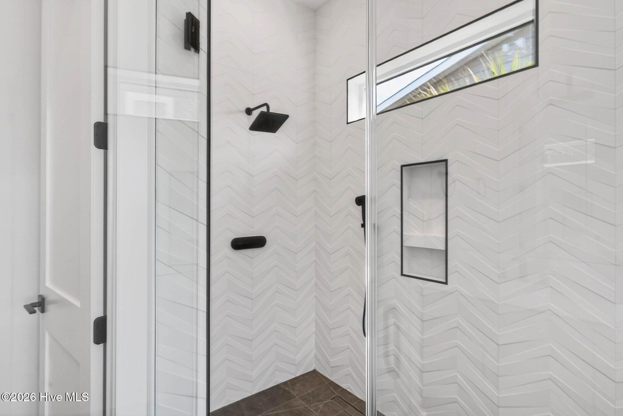 100565153 | Photo 40