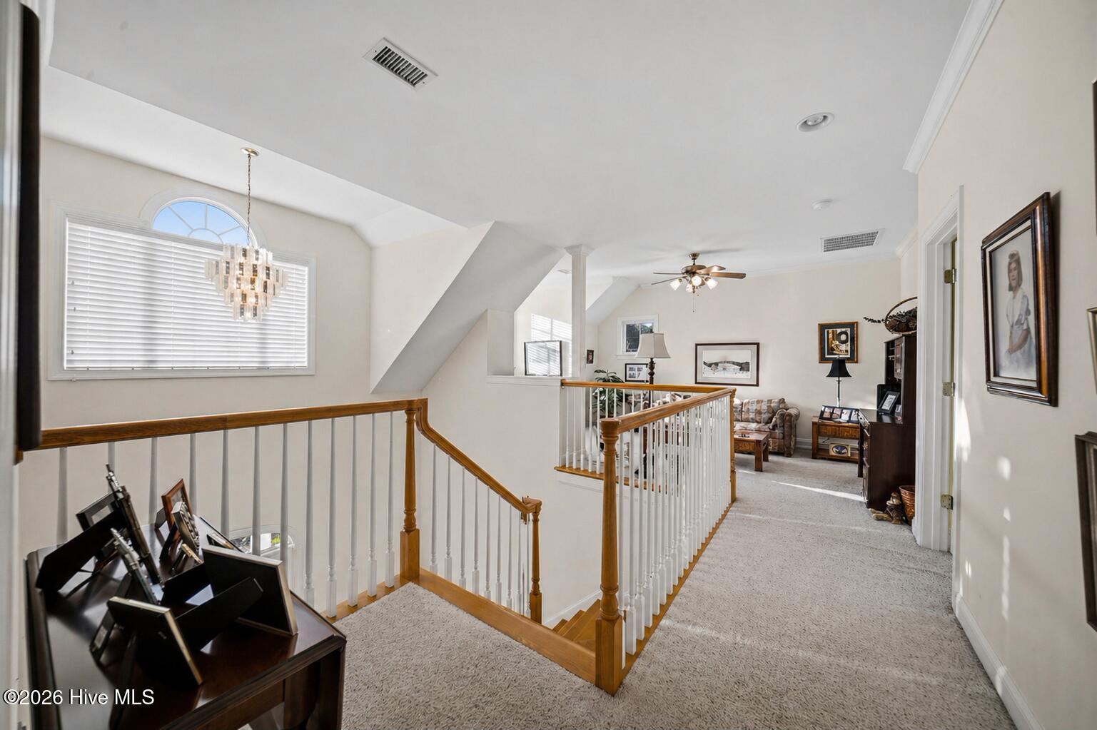 100570394 | Photo 64