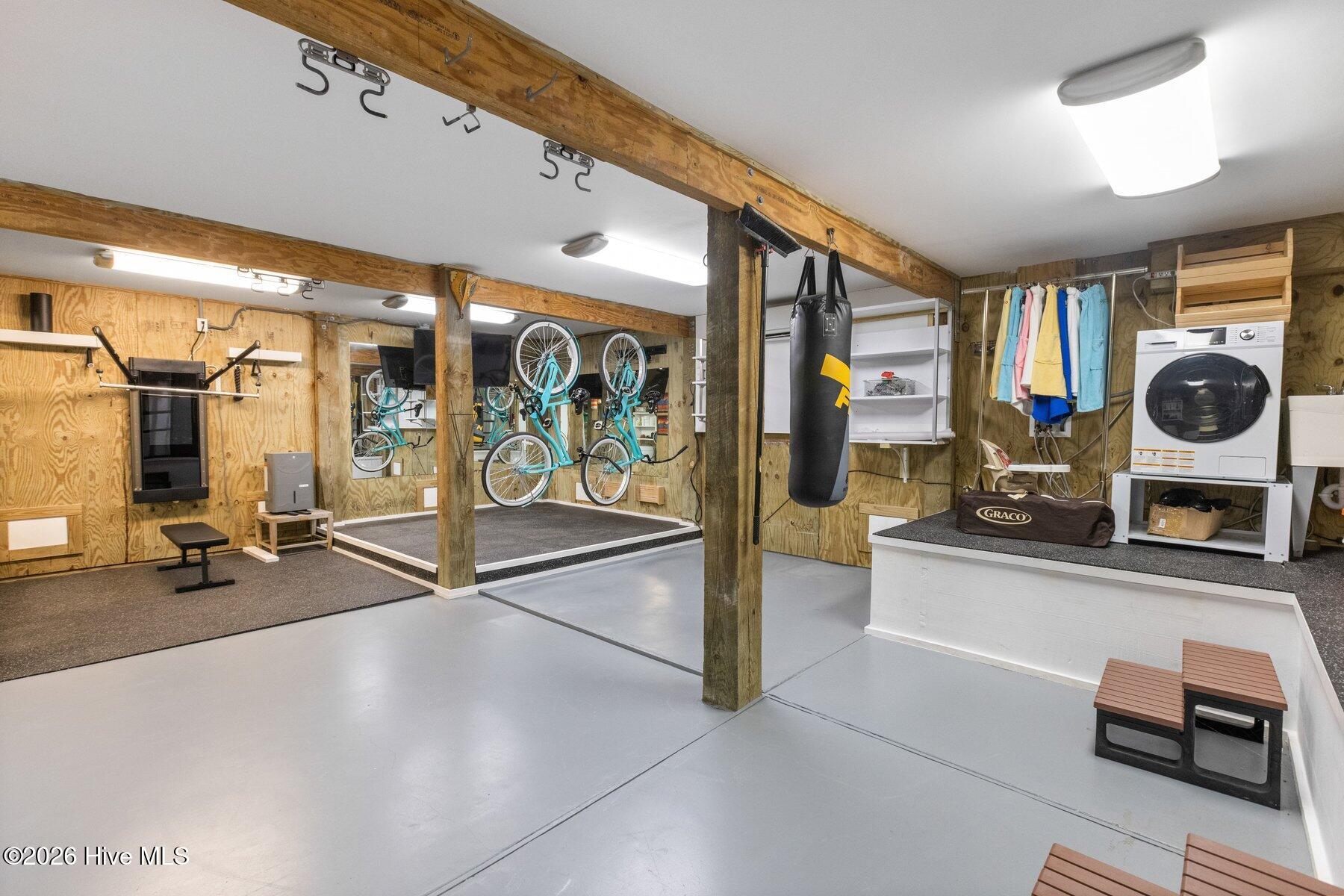 100558974 | Photo 51