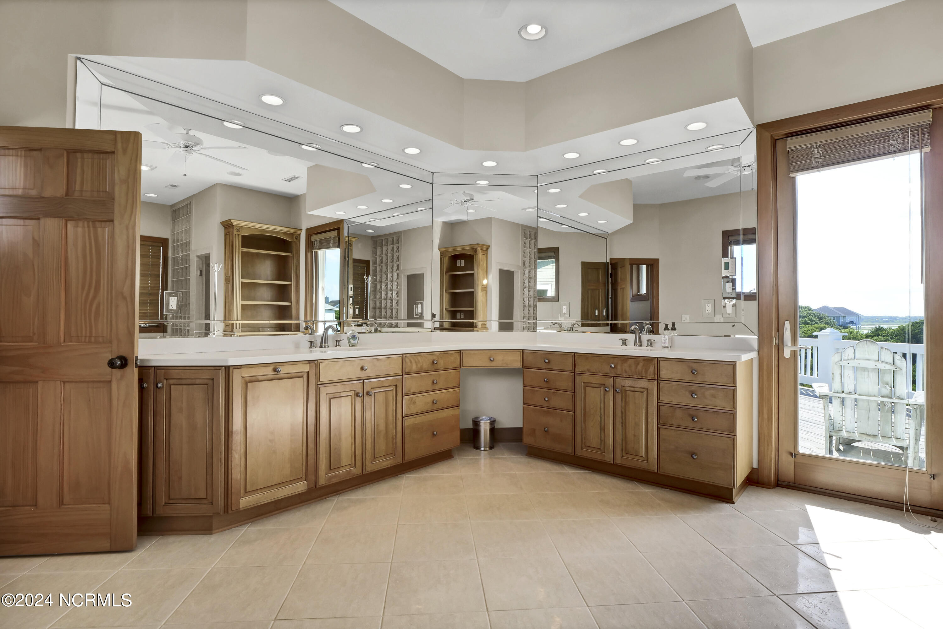 100492123 | Photo 15