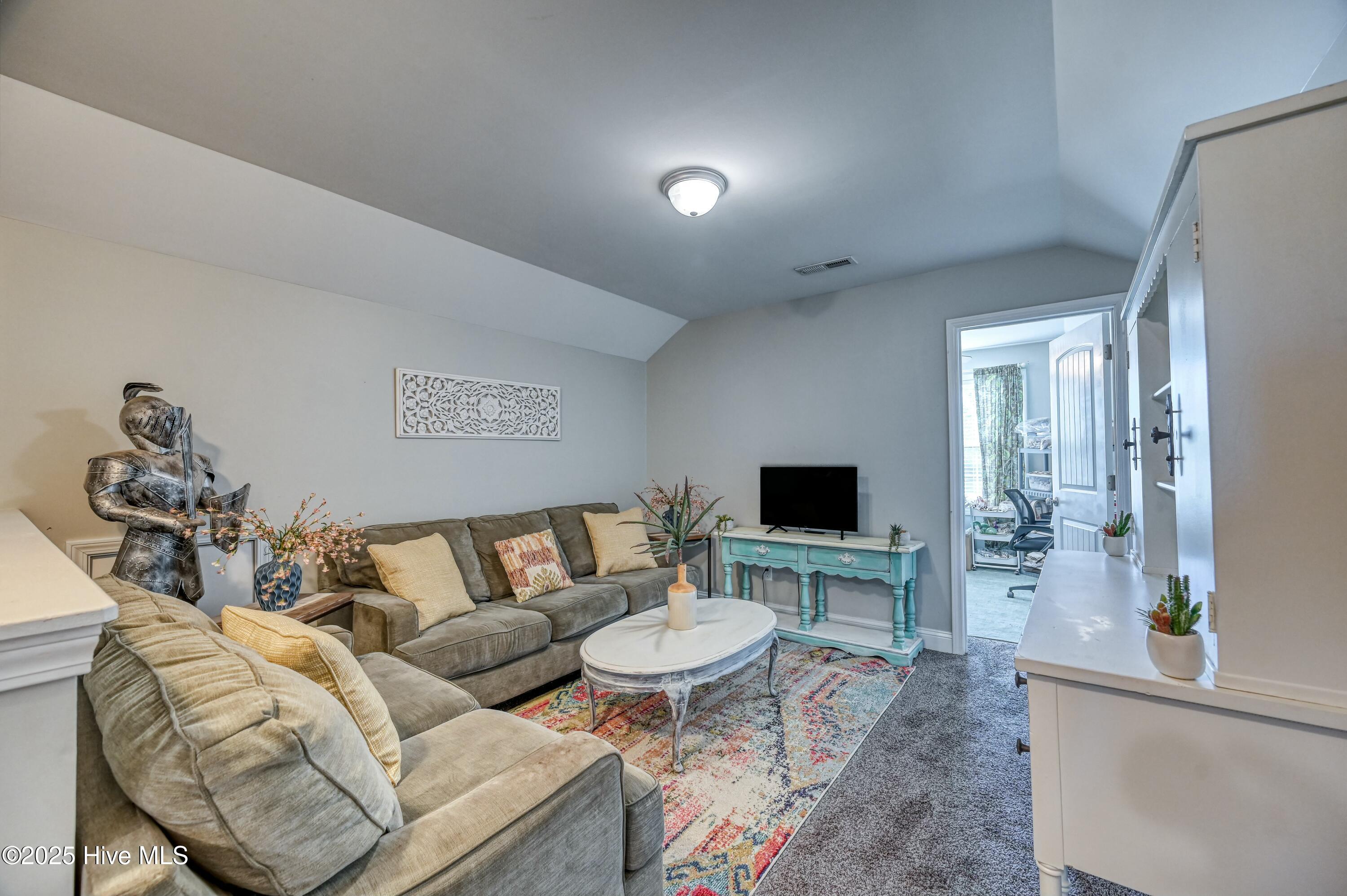 100561132 | Photo 40