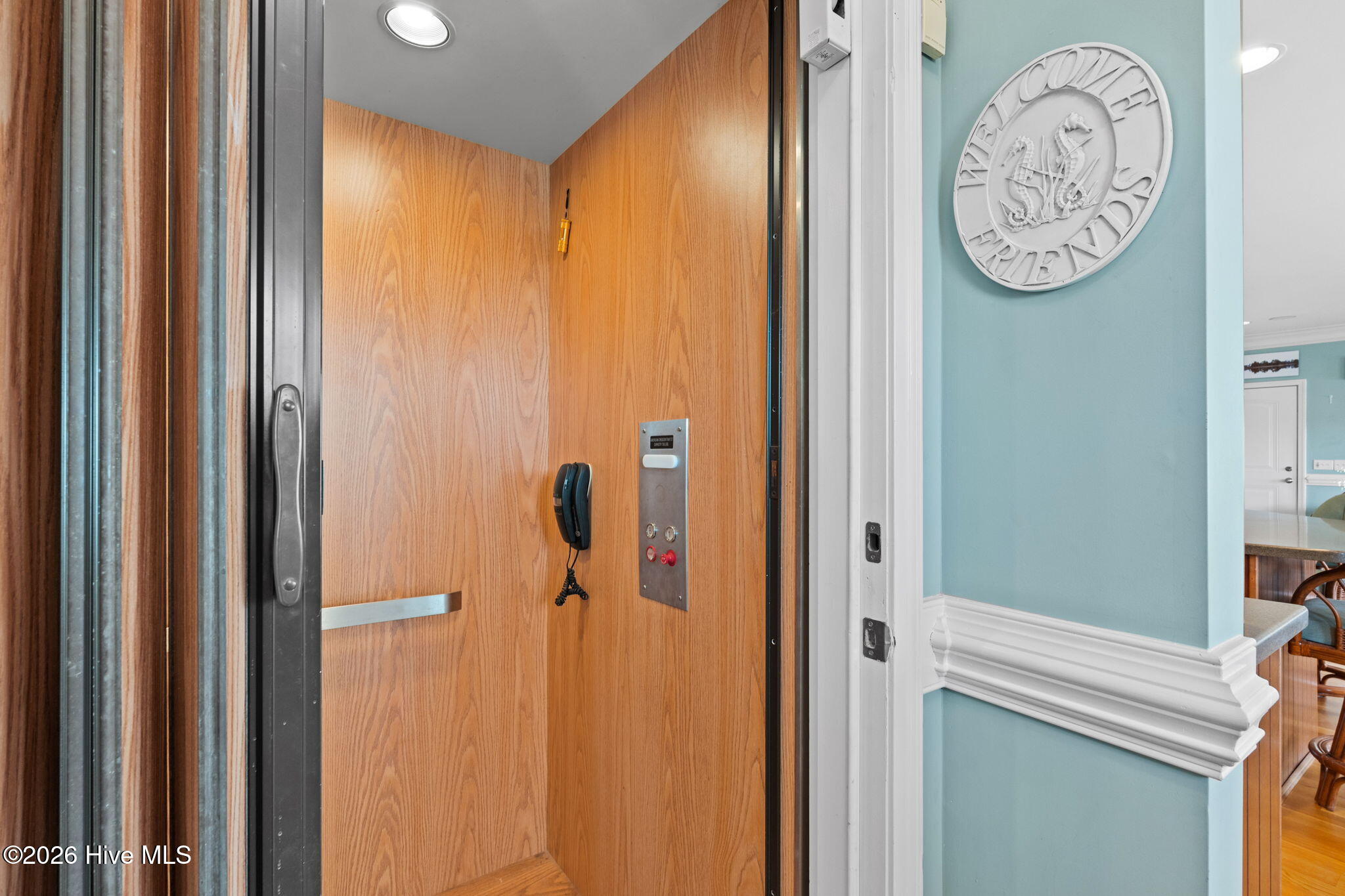 100566344 | Photo 30