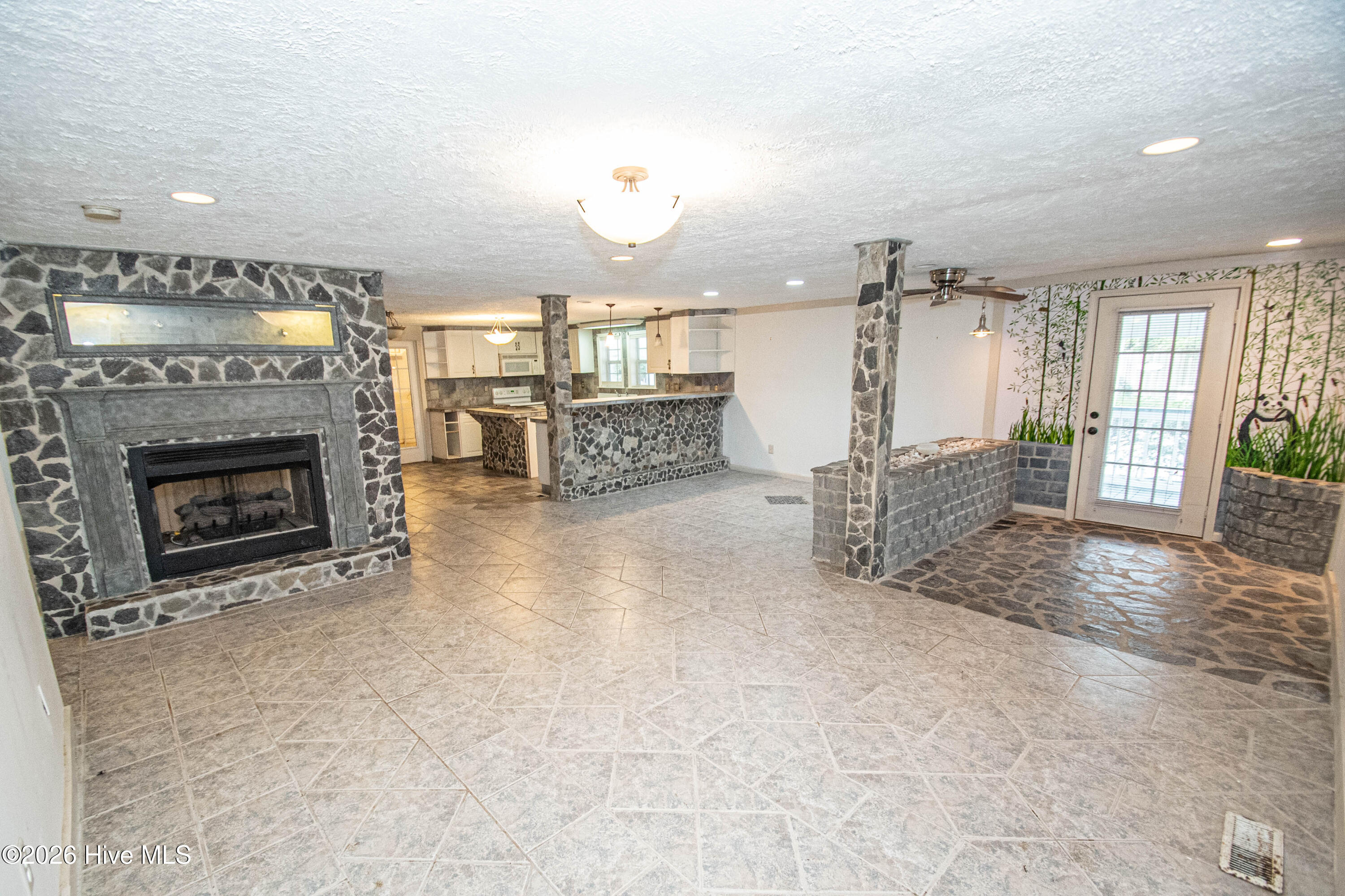 100554642 | Photo 60