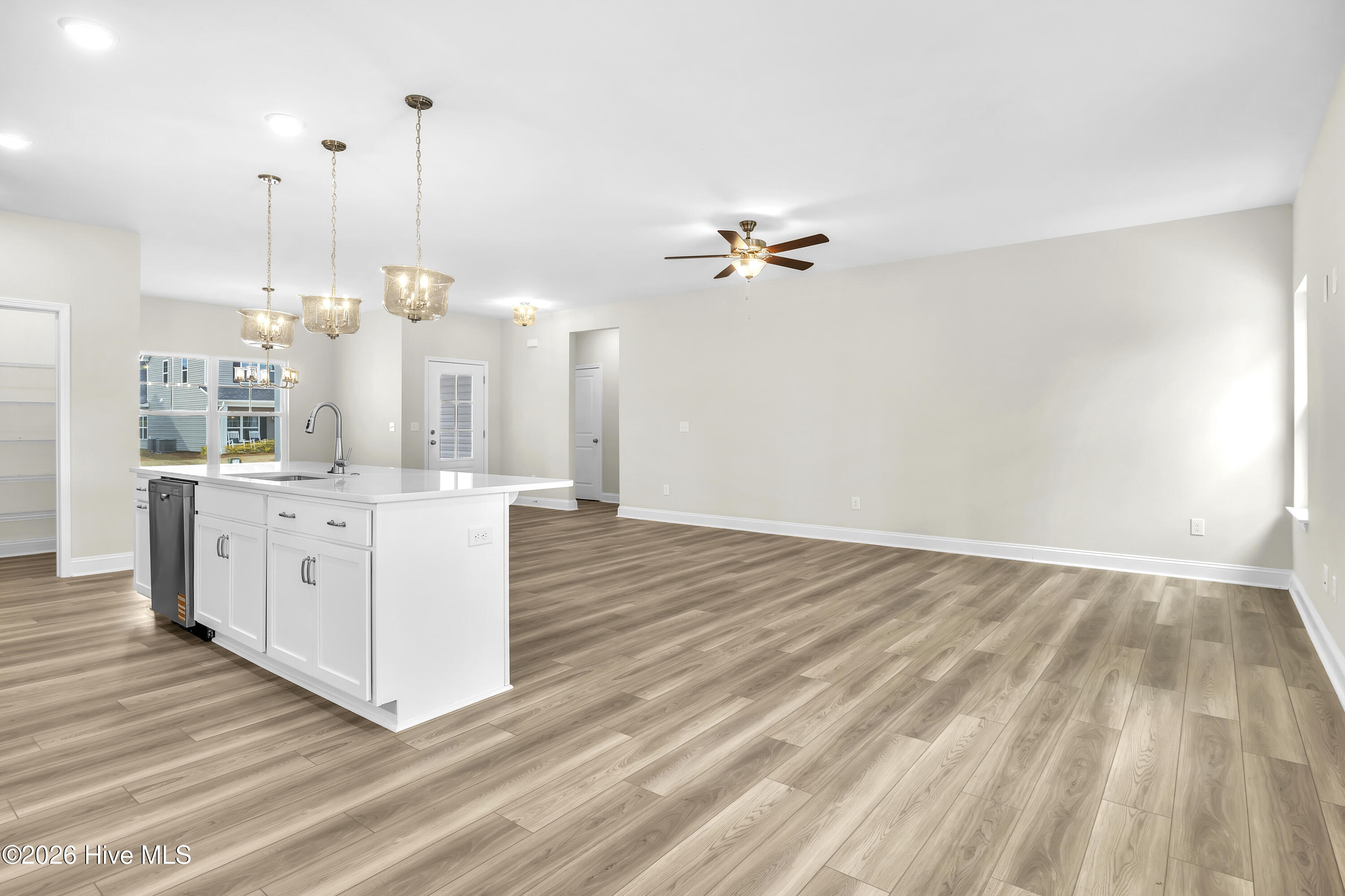 100552787 | Photo 16