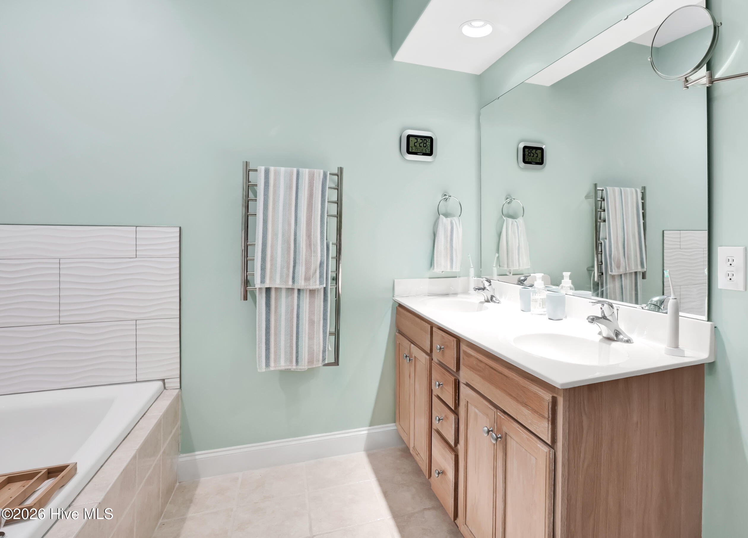 100561056 | Photo 20