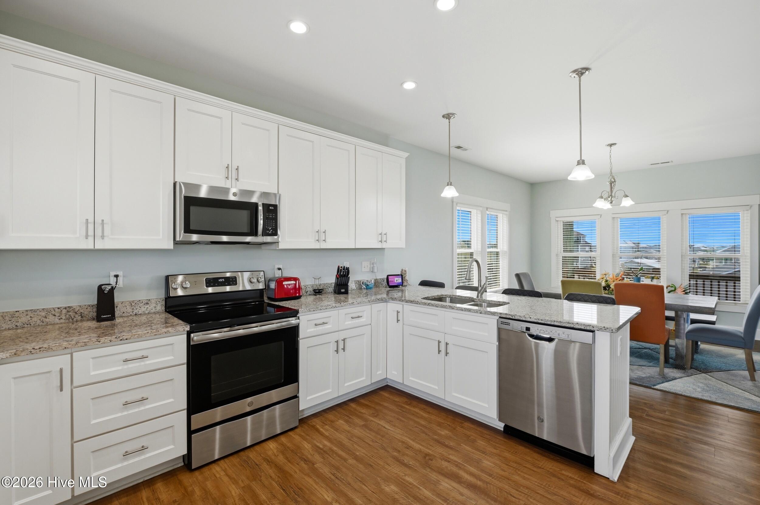 100566113 | Photo 15