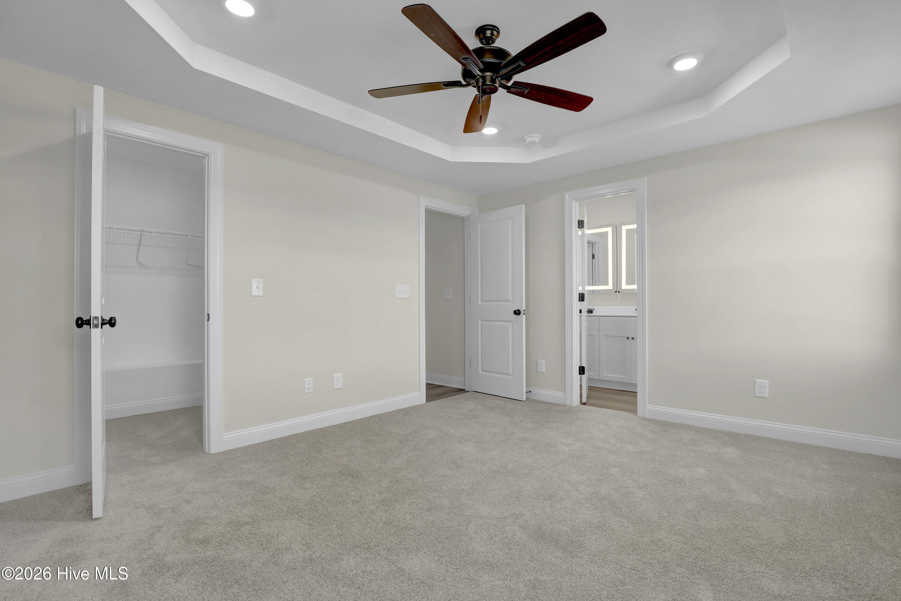 100542873 | Photo 24