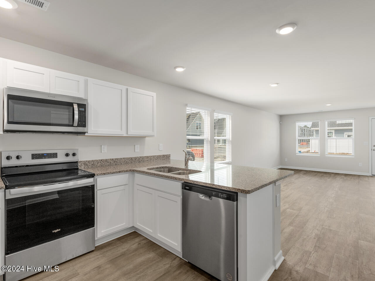 100514980 | Photo 12