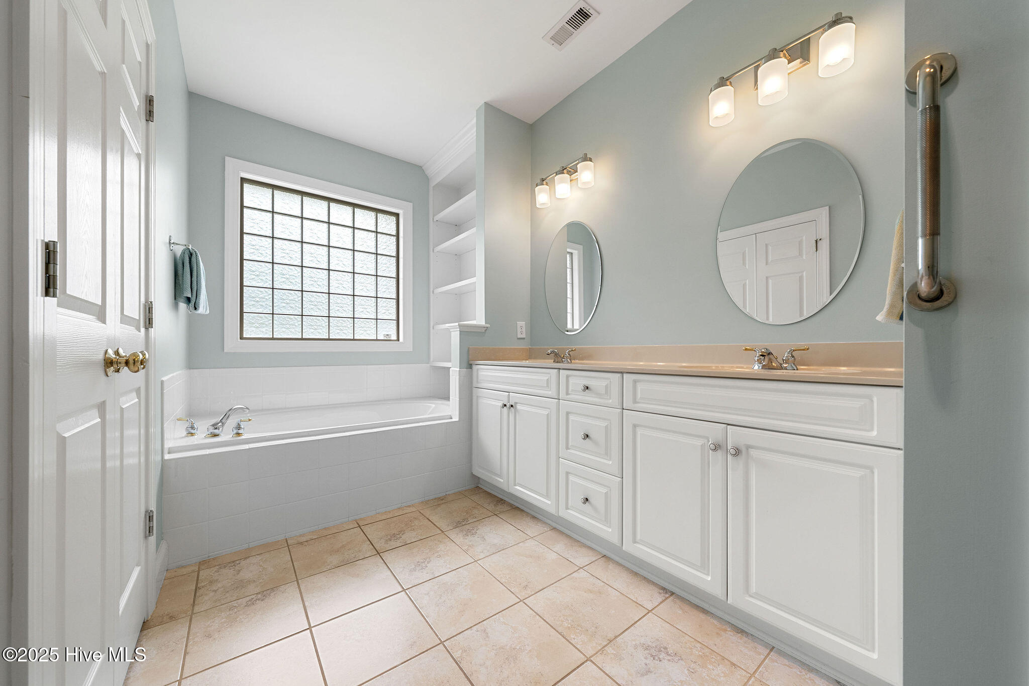 100524928 | Photo 26