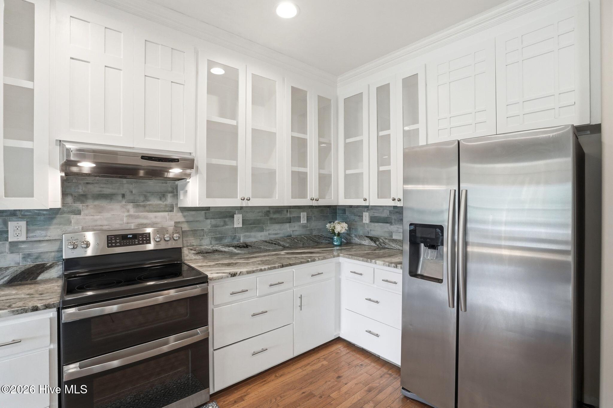 100560935 | Photo 34