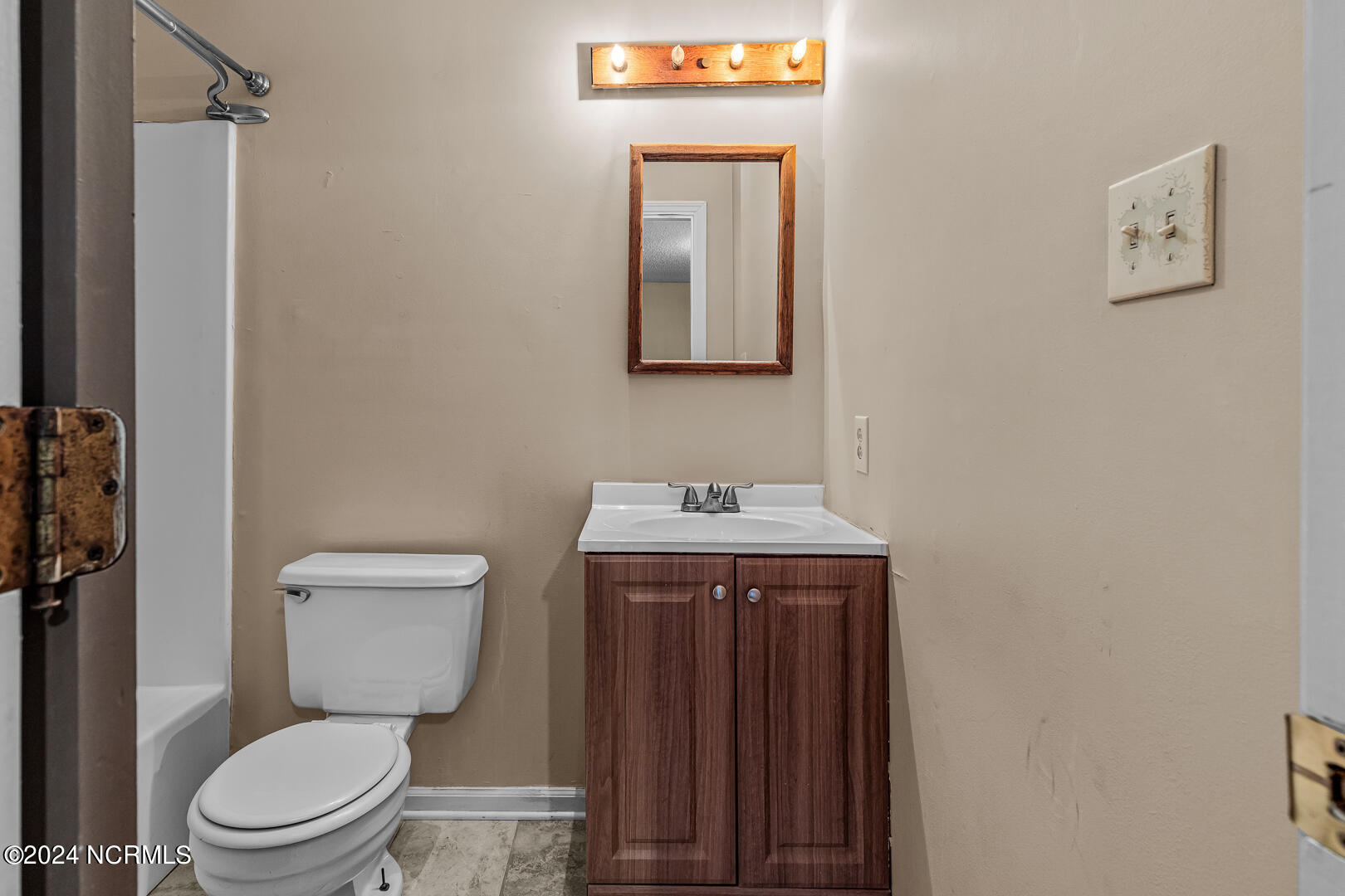 100560066 | Photo 20