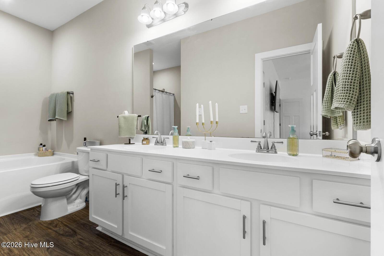 100565903 | Photo 11