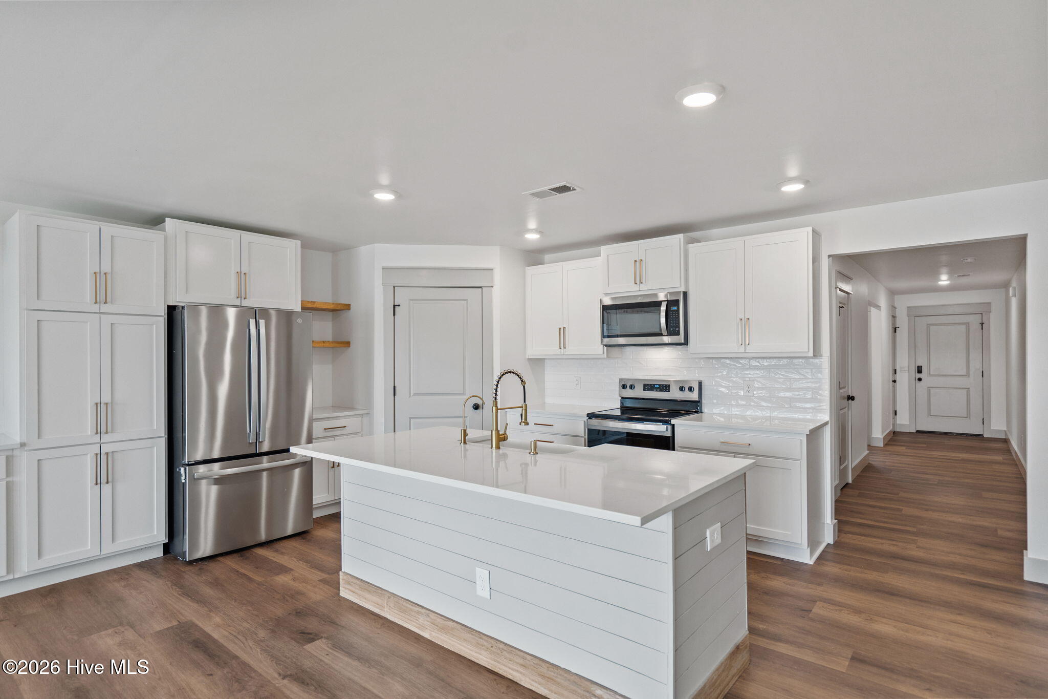 100555657 | Photo 24