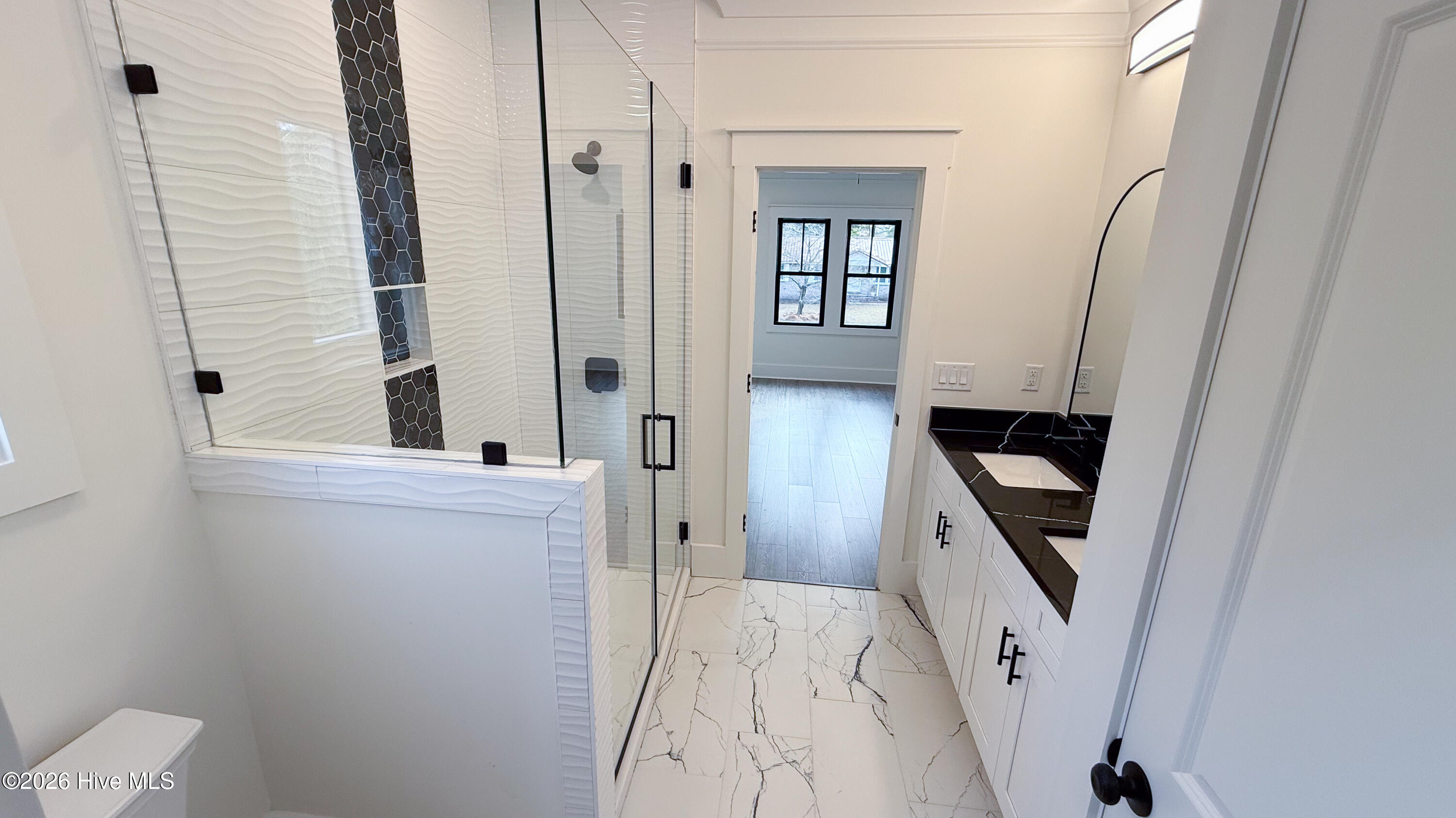 100550170 | Photo 29