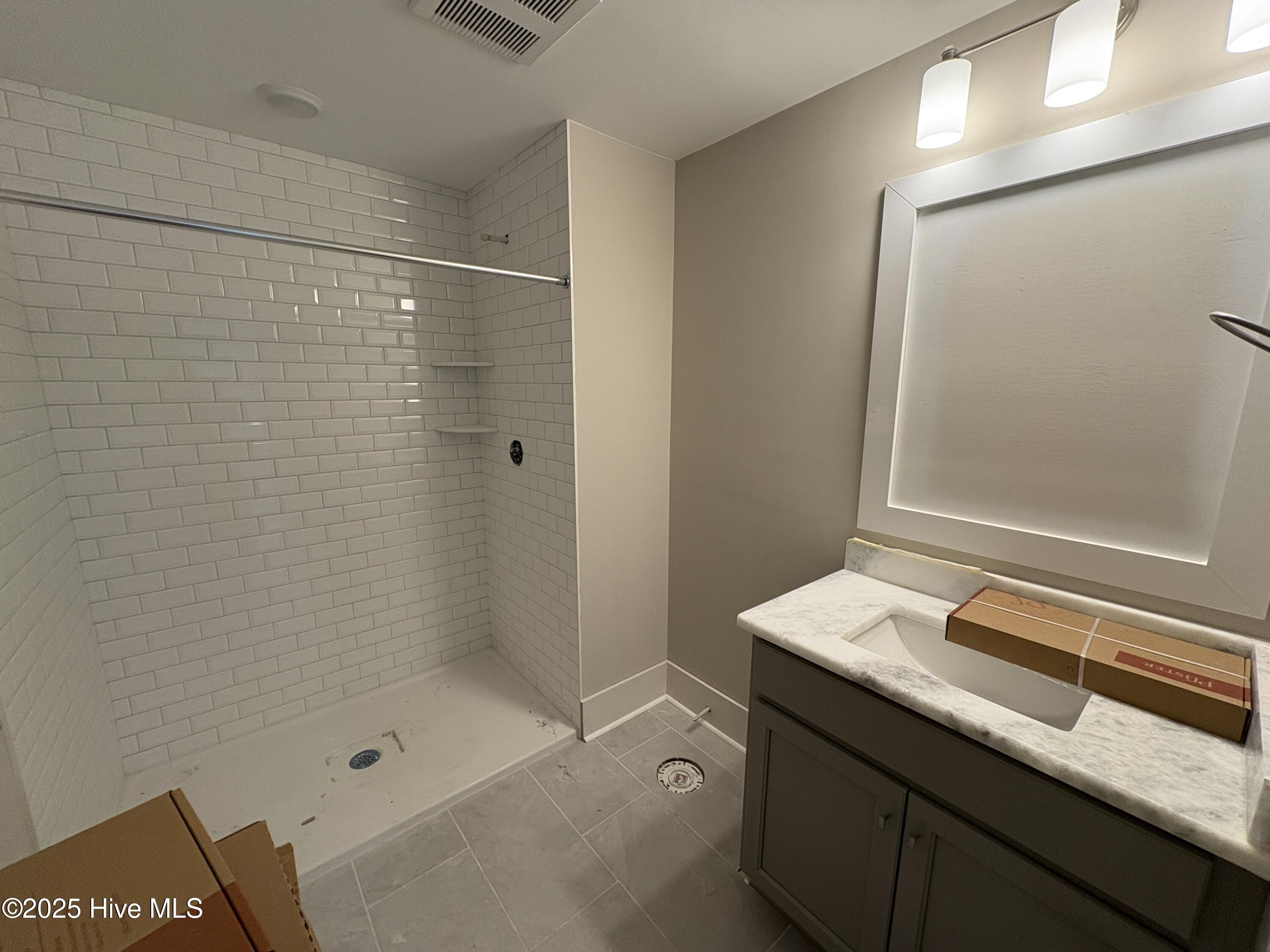 100528963 | Photo 17