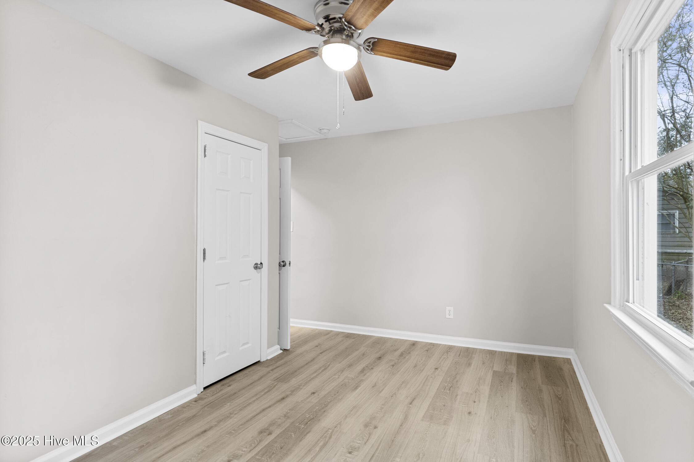 100546891 | Photo 16