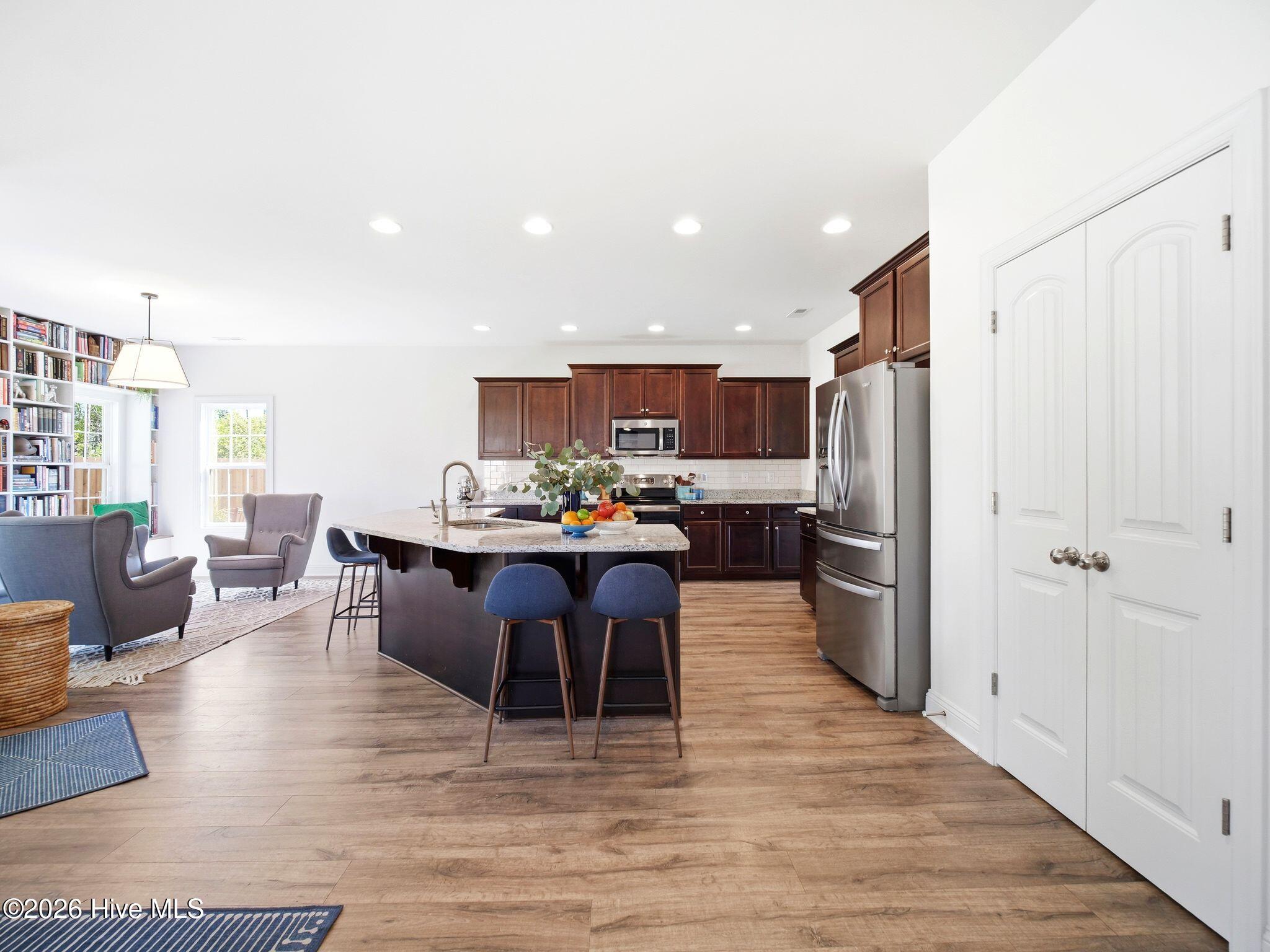 100569153 | Photo 20