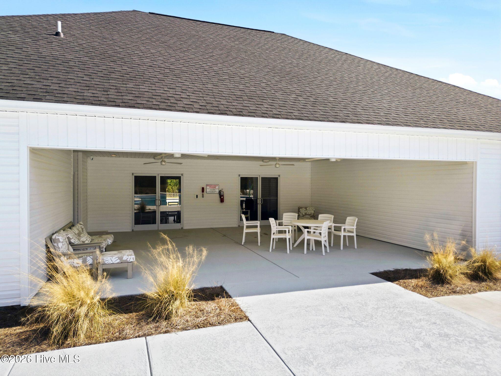 100563998 | Photo 61