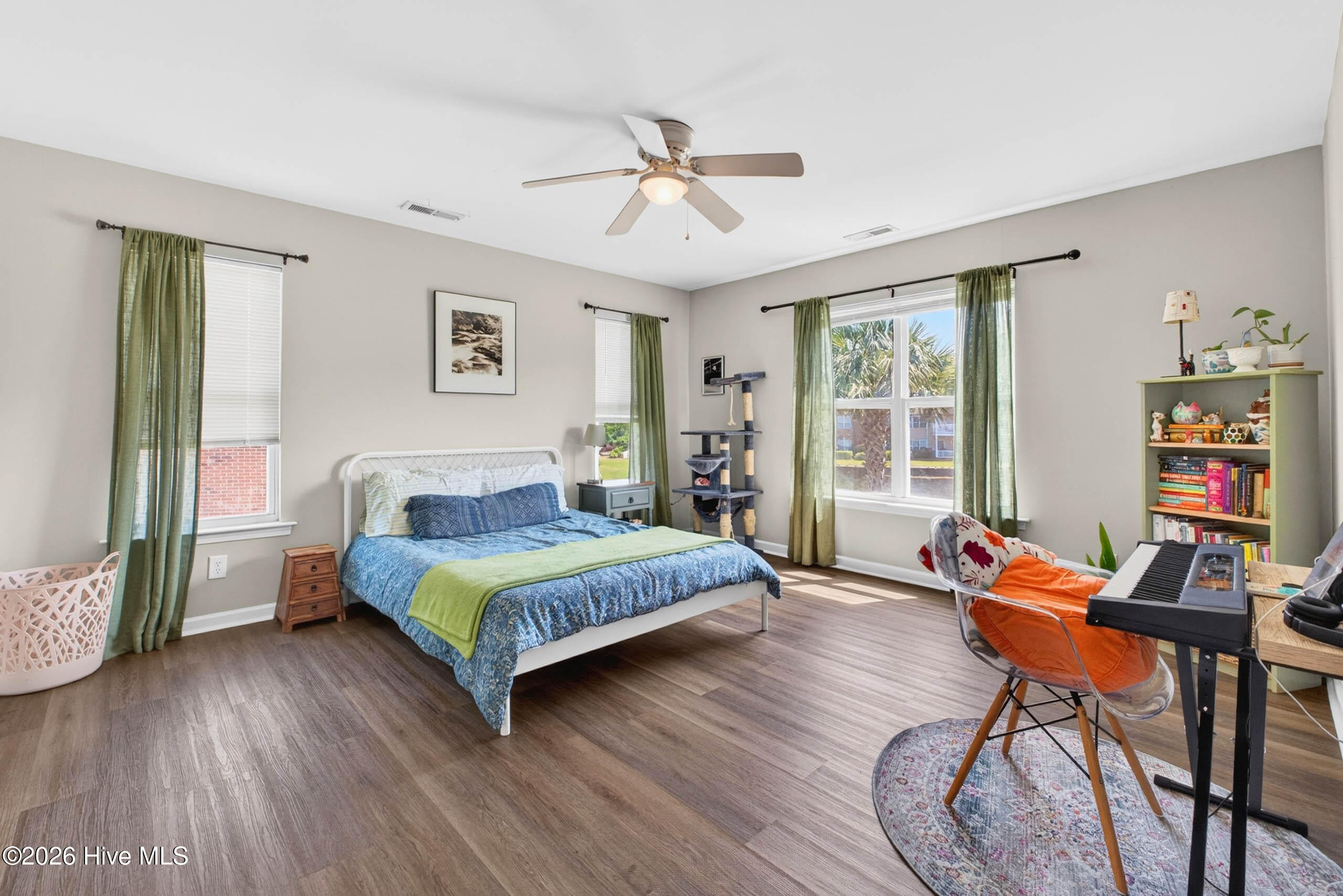 100569095 | Photo 14