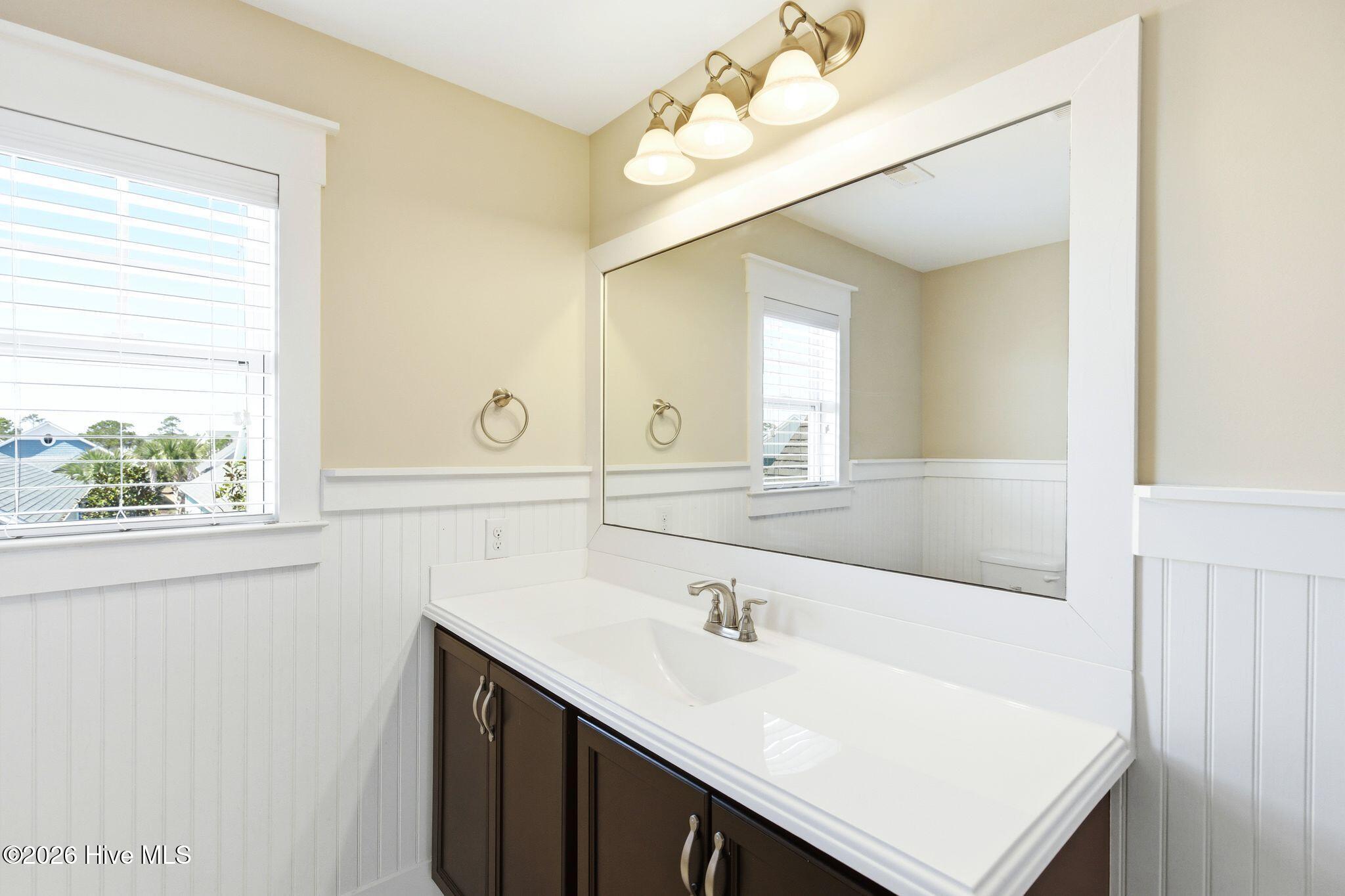 100564306 | Photo 36