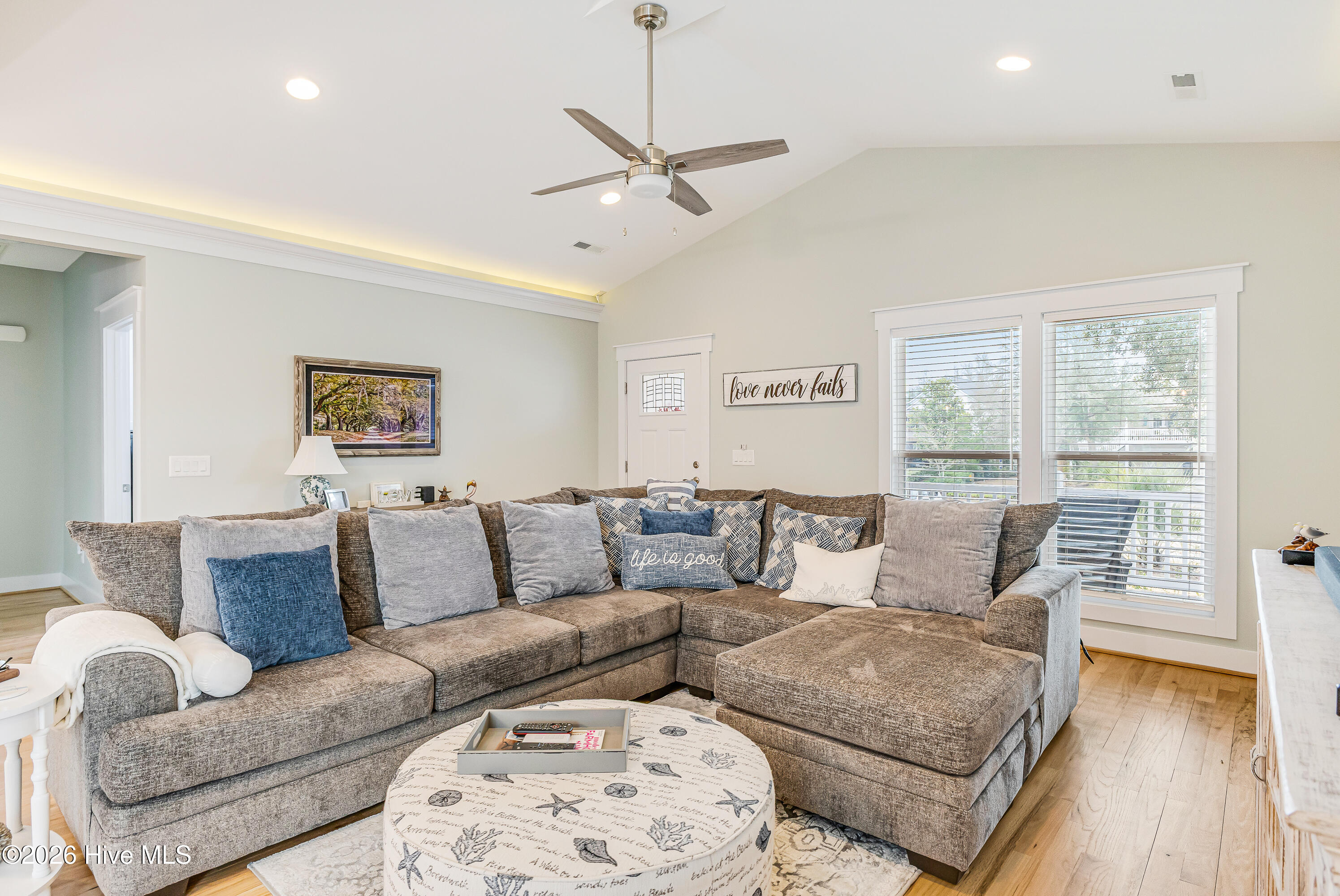 100555822 | Photo 12