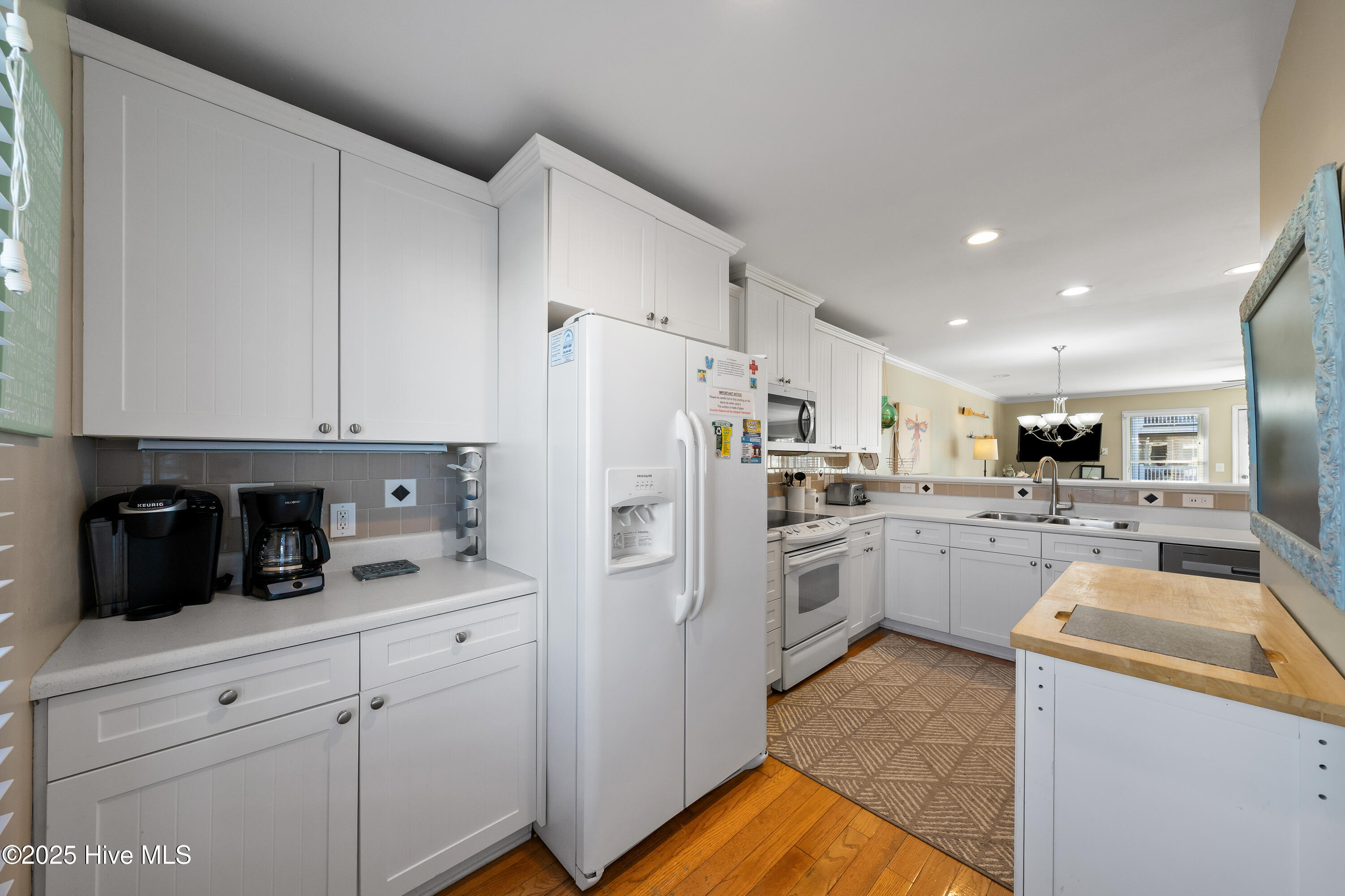 100532261 | Photo 26