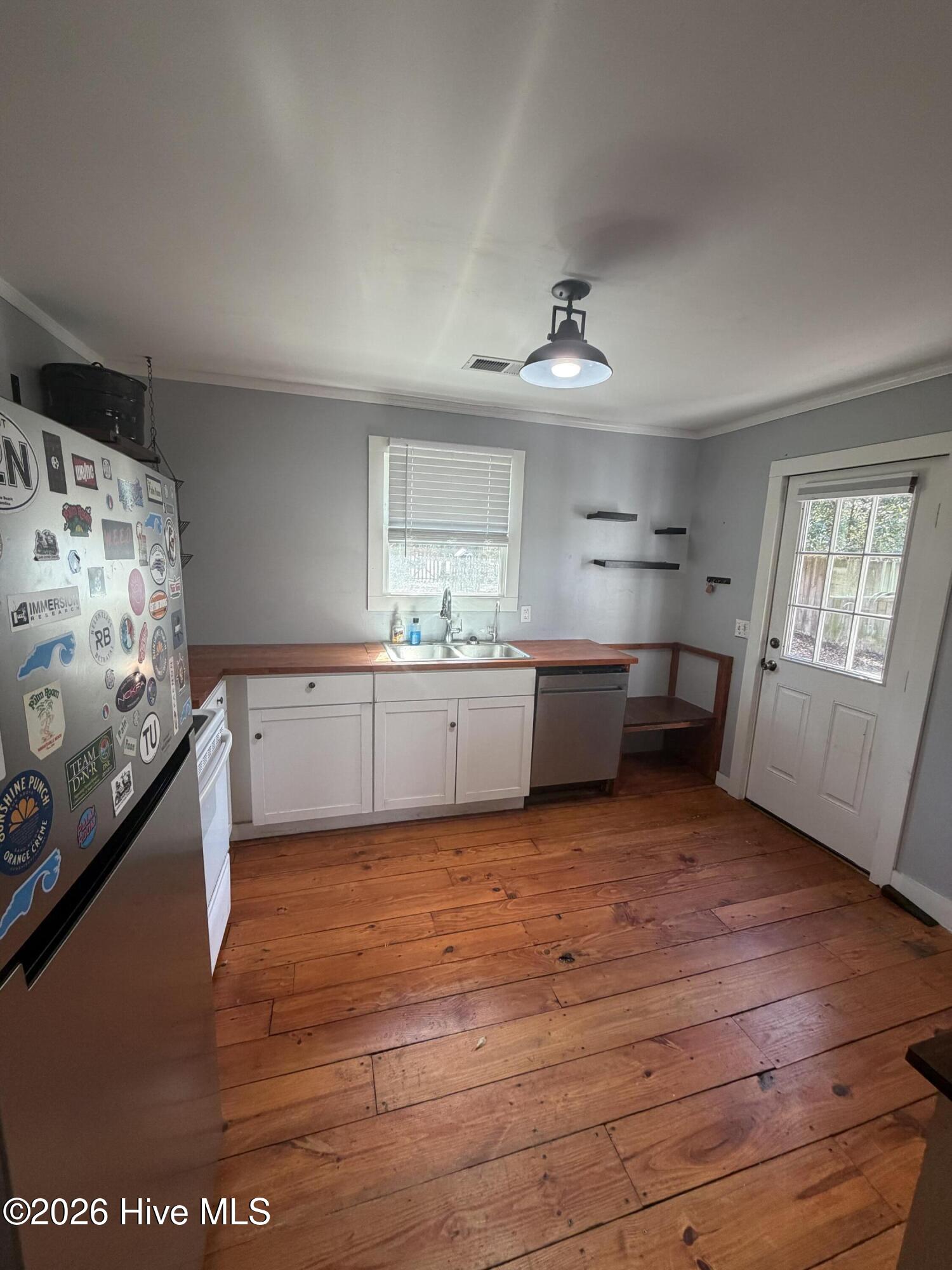 100556223 | Photo 10