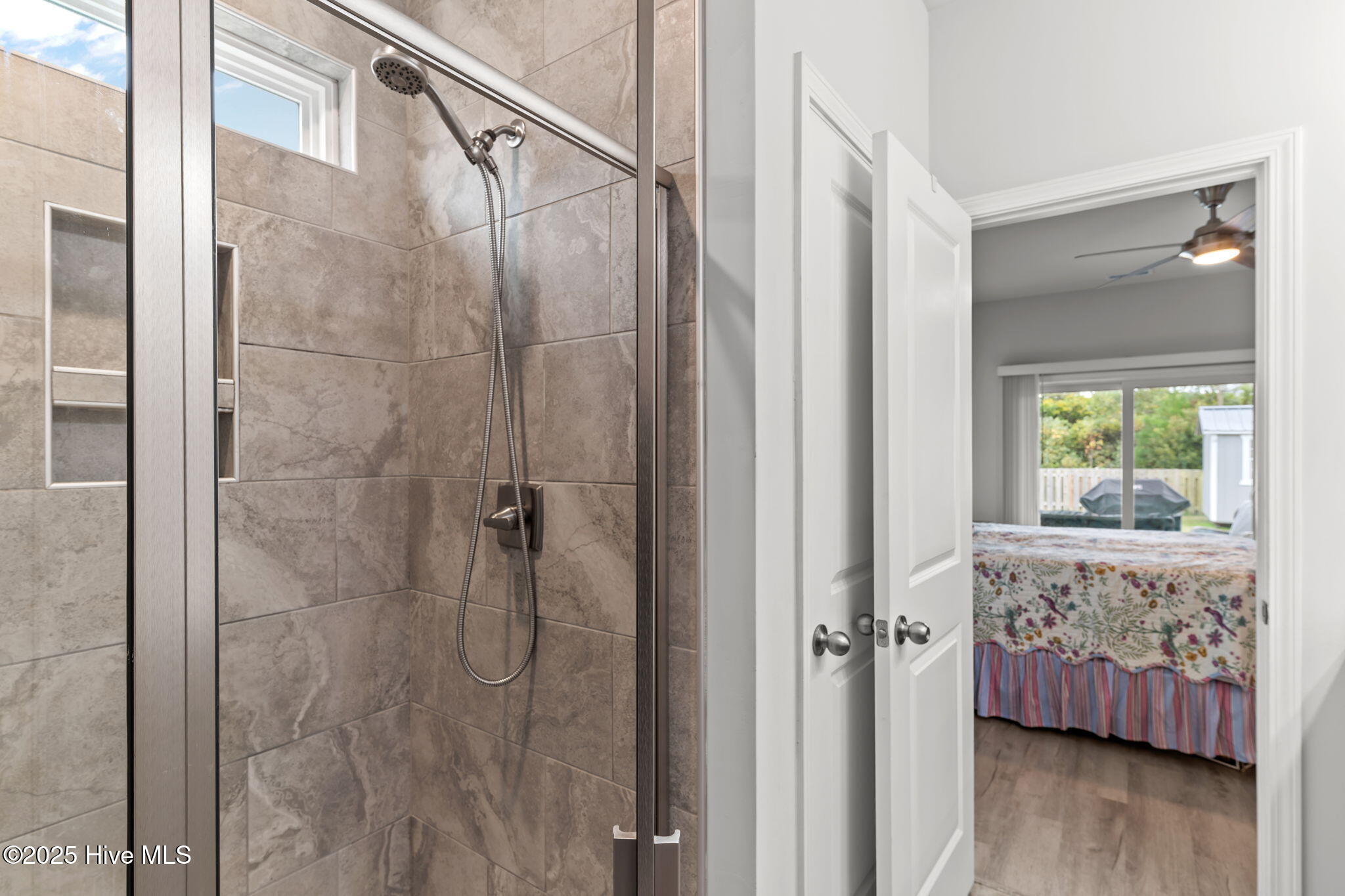 100540695 | Photo 26