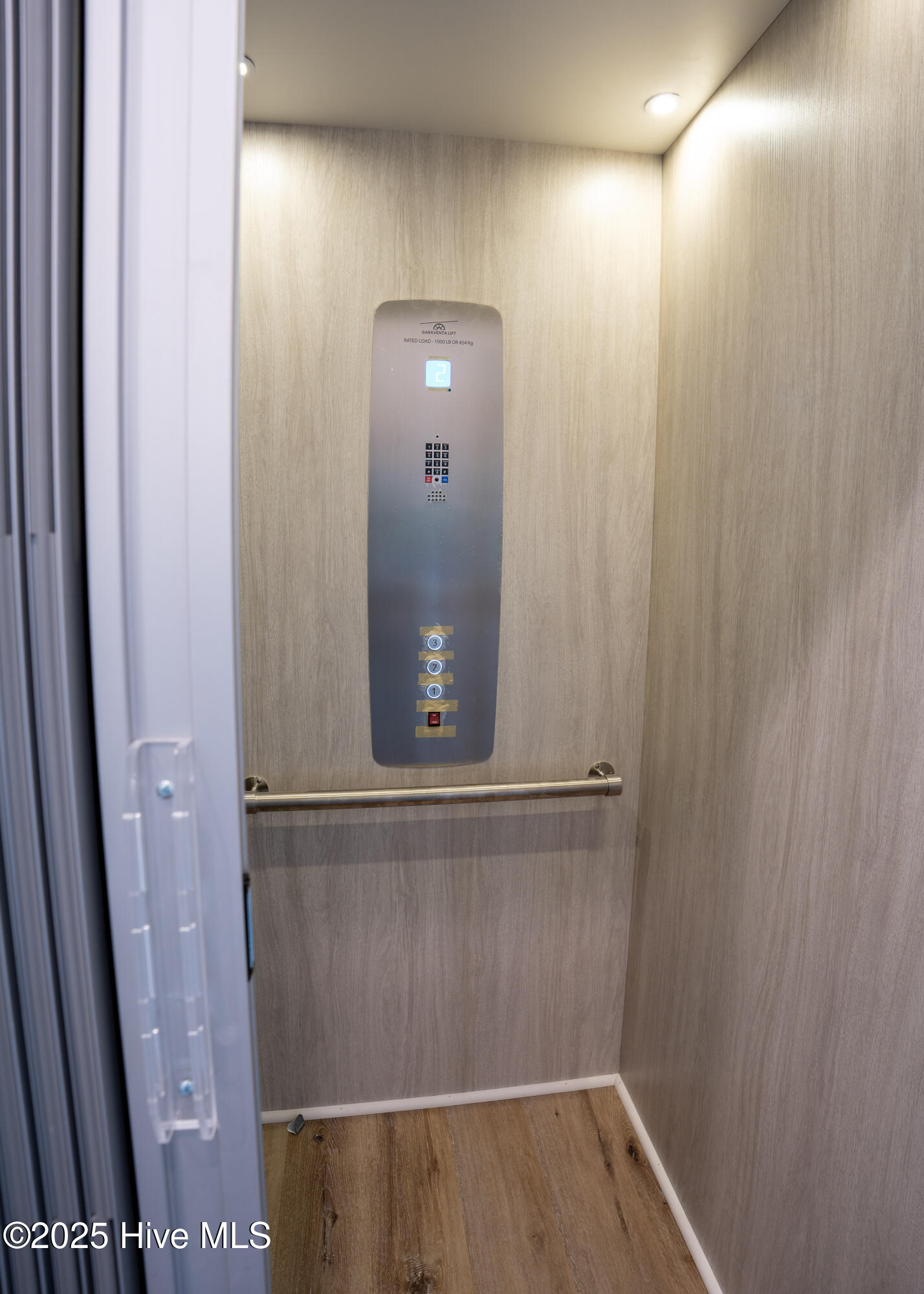 100557096 | Photo 37