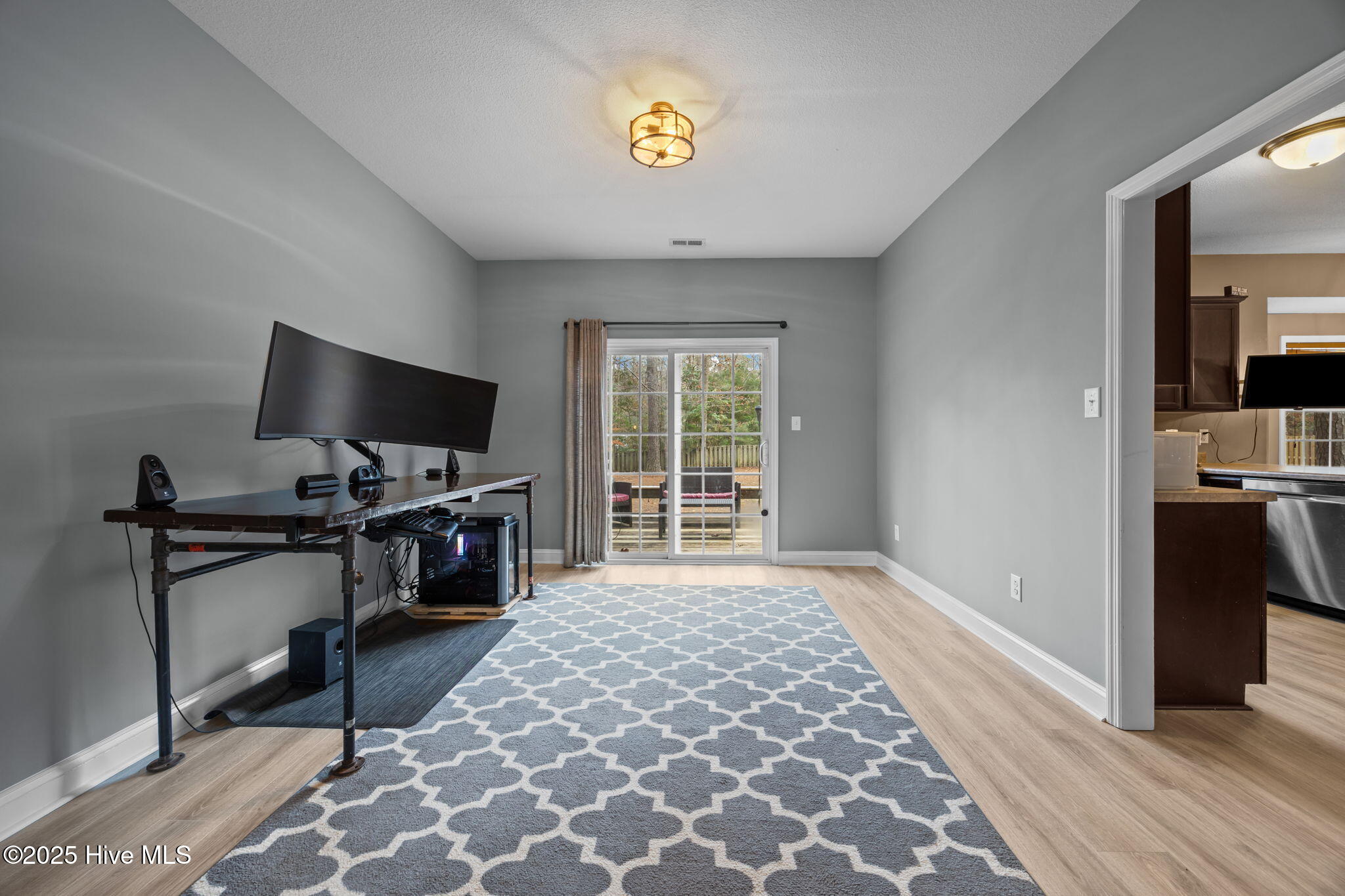 100544131 | Photo 11