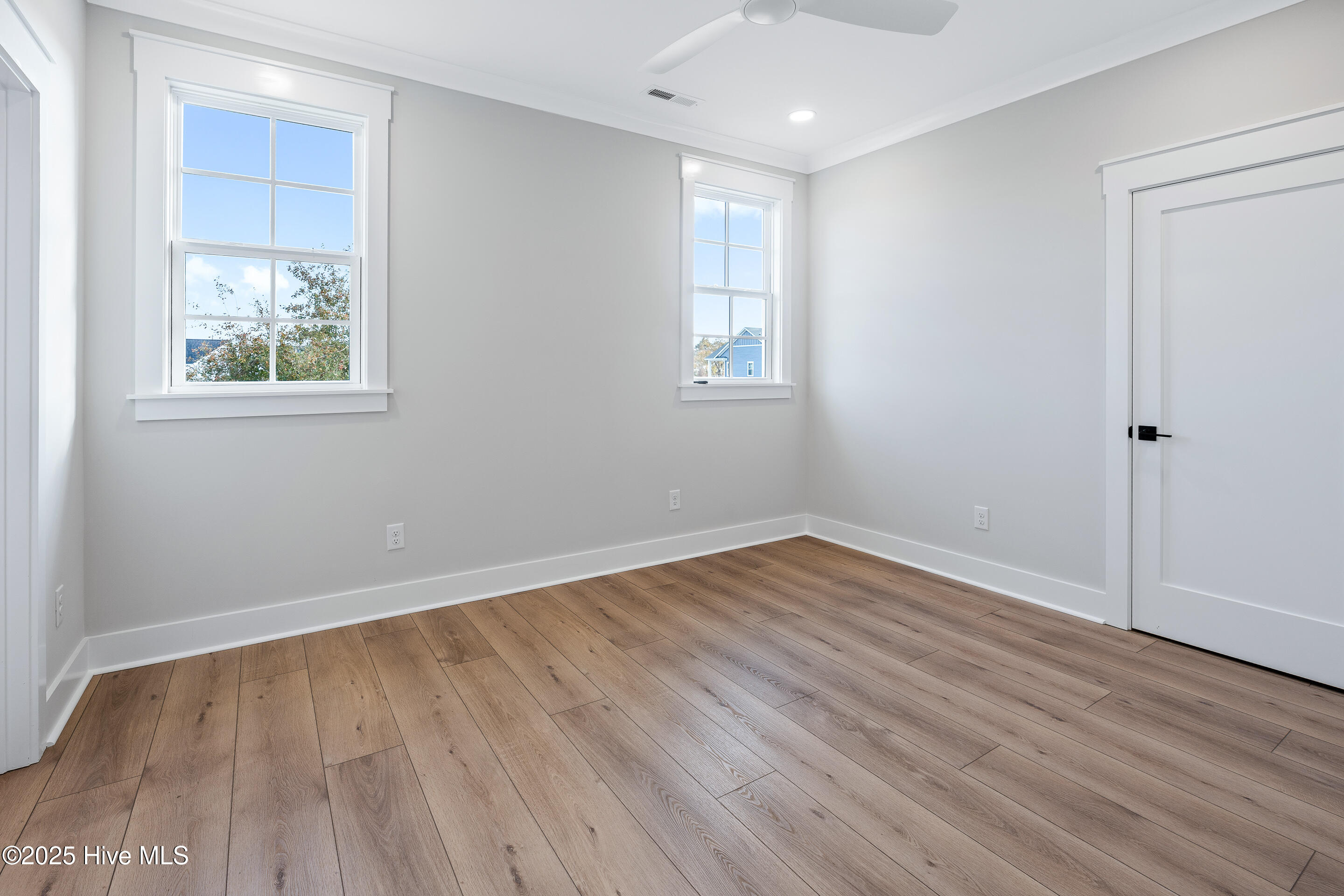 100525288 | Photo 65