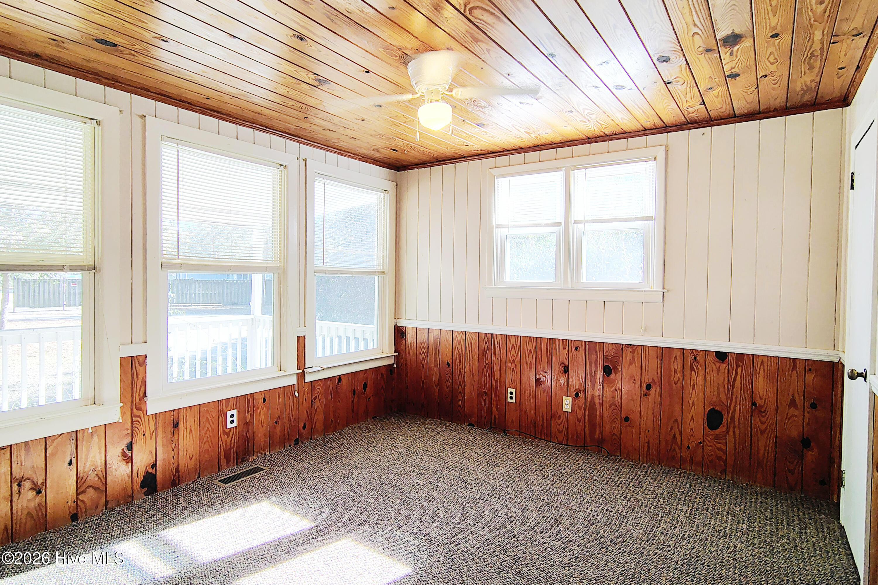 100550031 | Photo 12