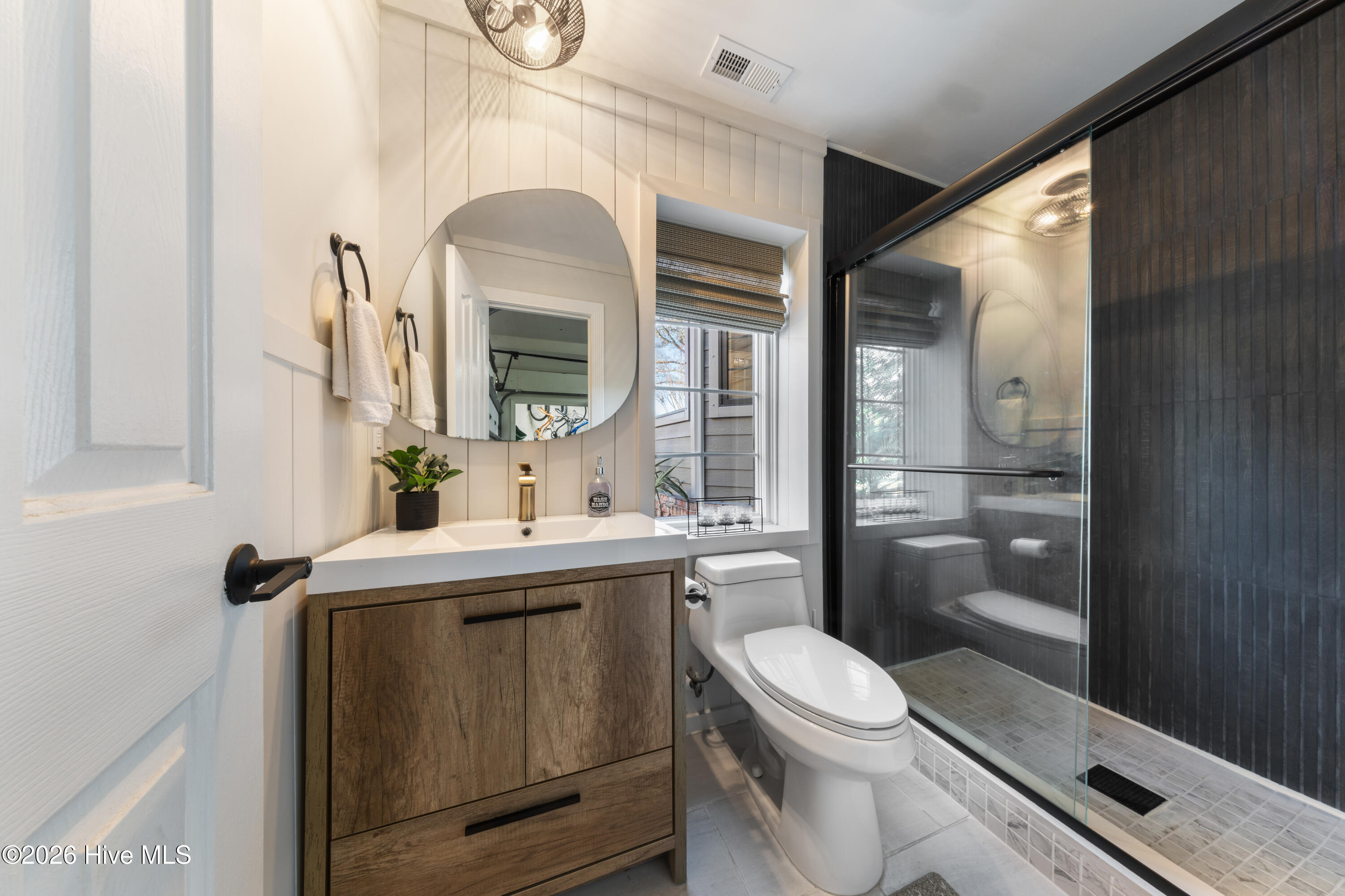 100549832 | Photo 40