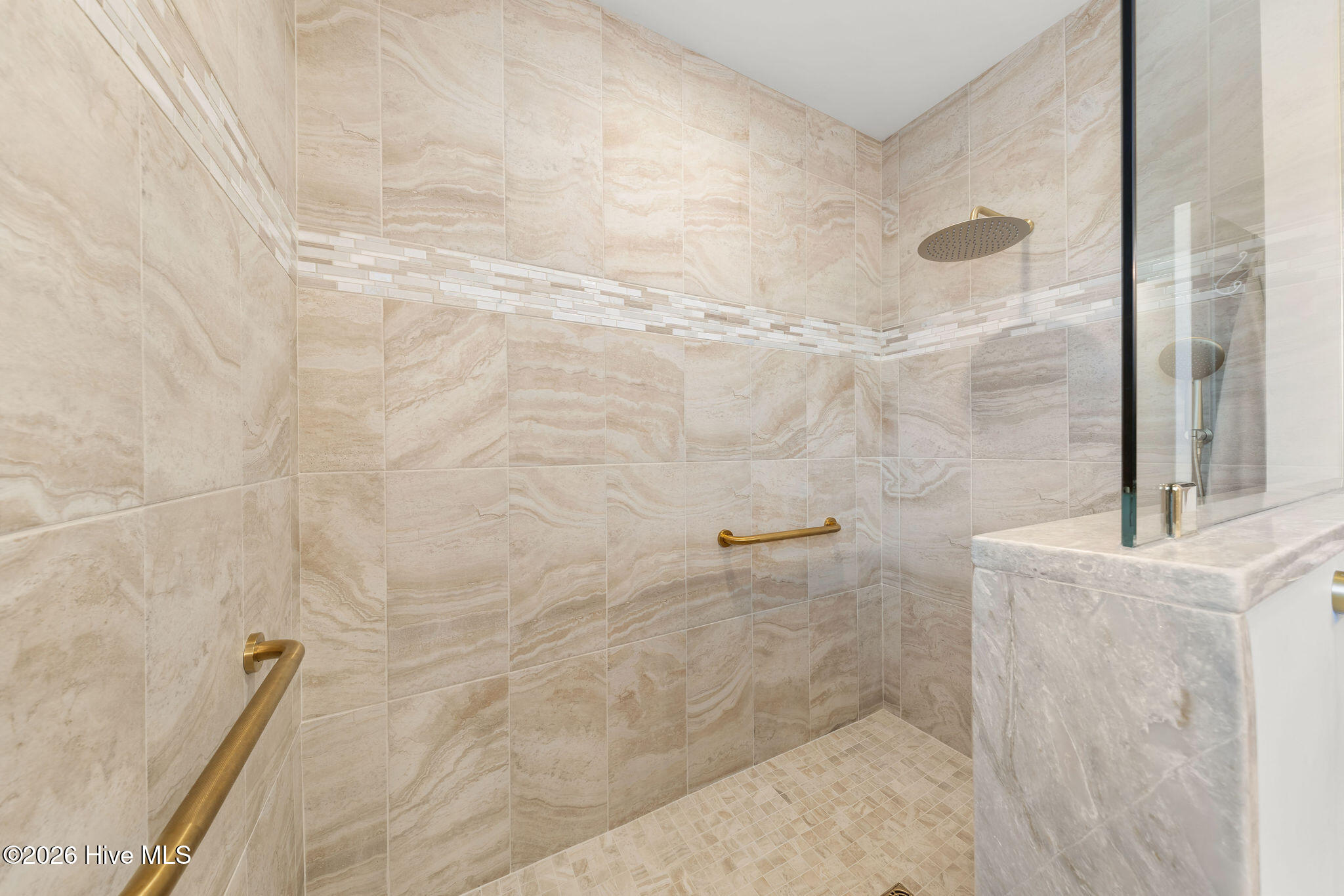 100556154 | Photo 34