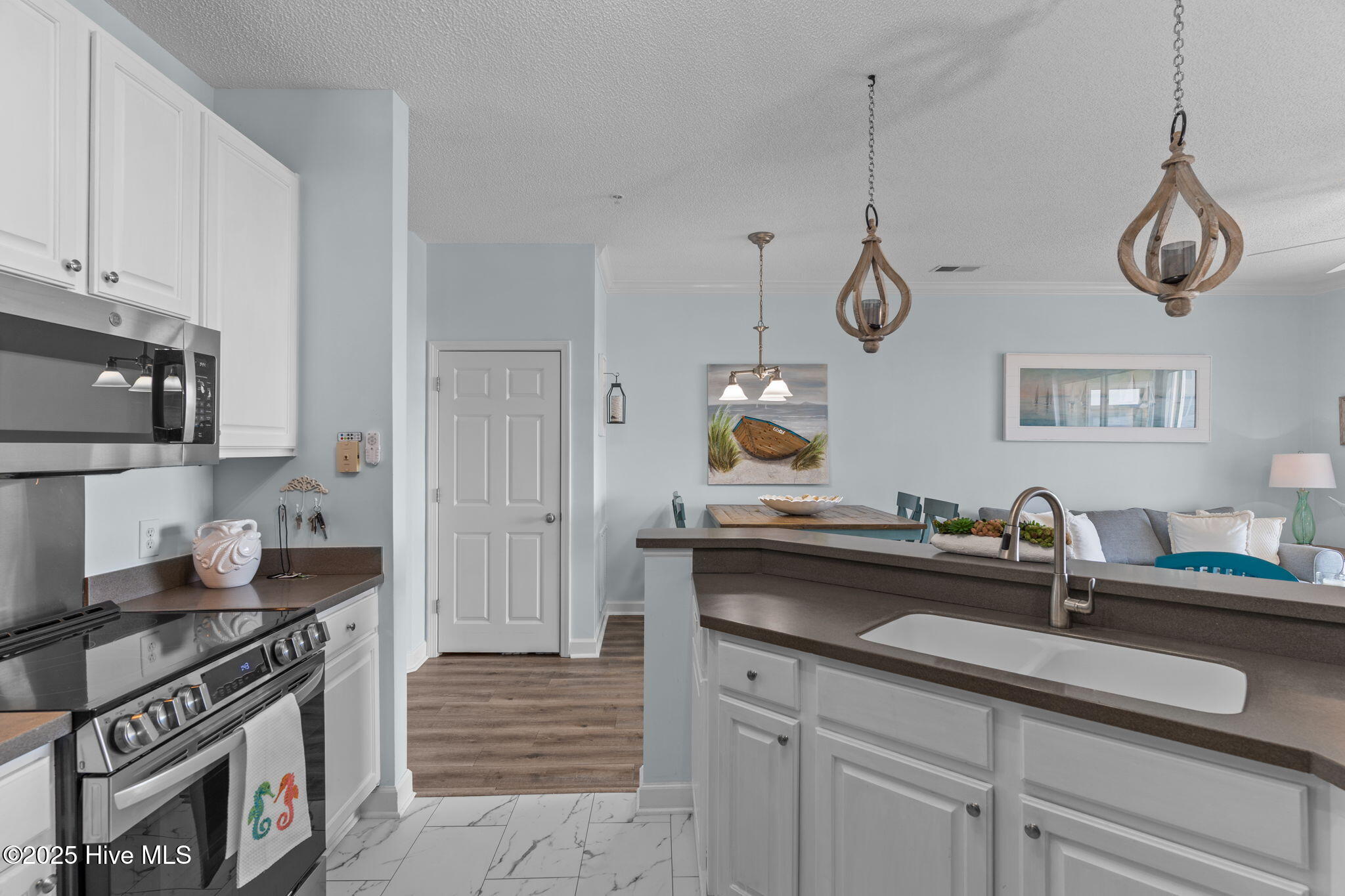 100531707 | Photo 42