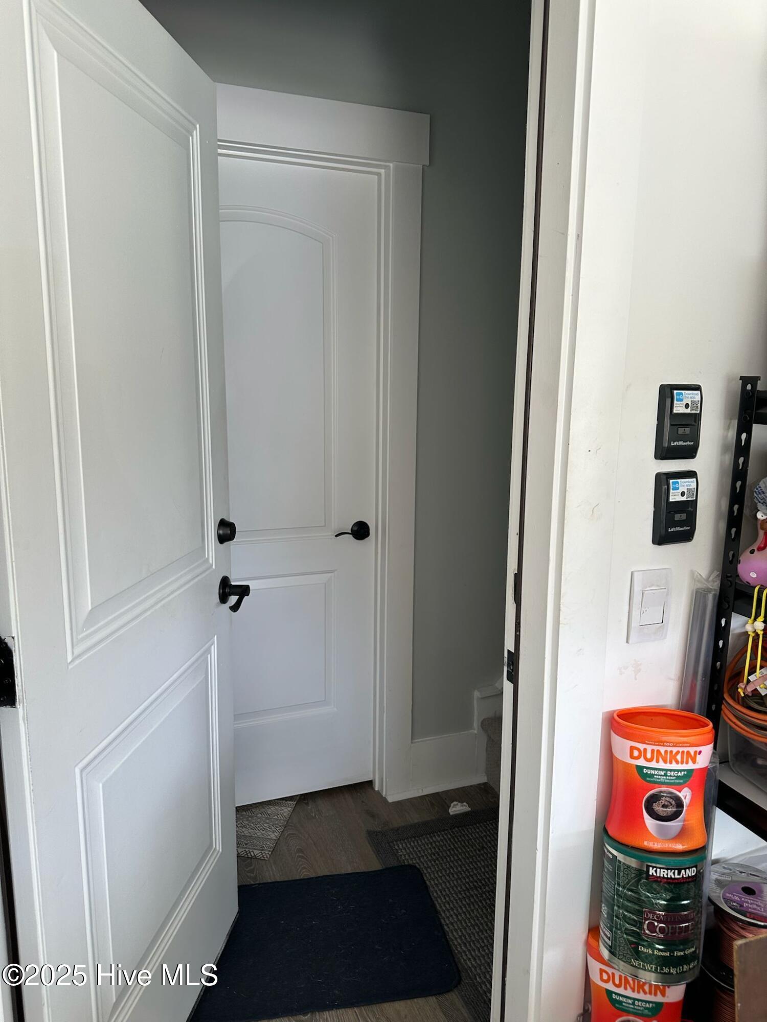 9249 Crossbill separate entrace