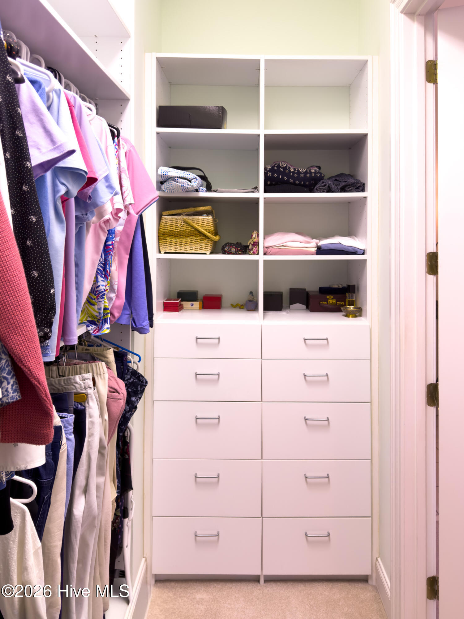 100568595 | Photo 31