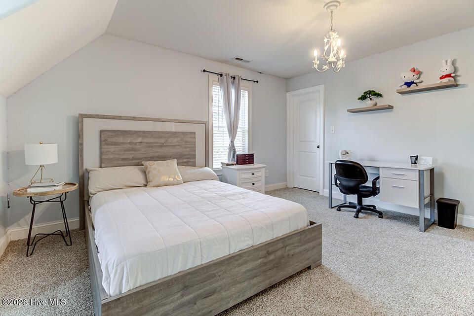 100548906 | Photo 23