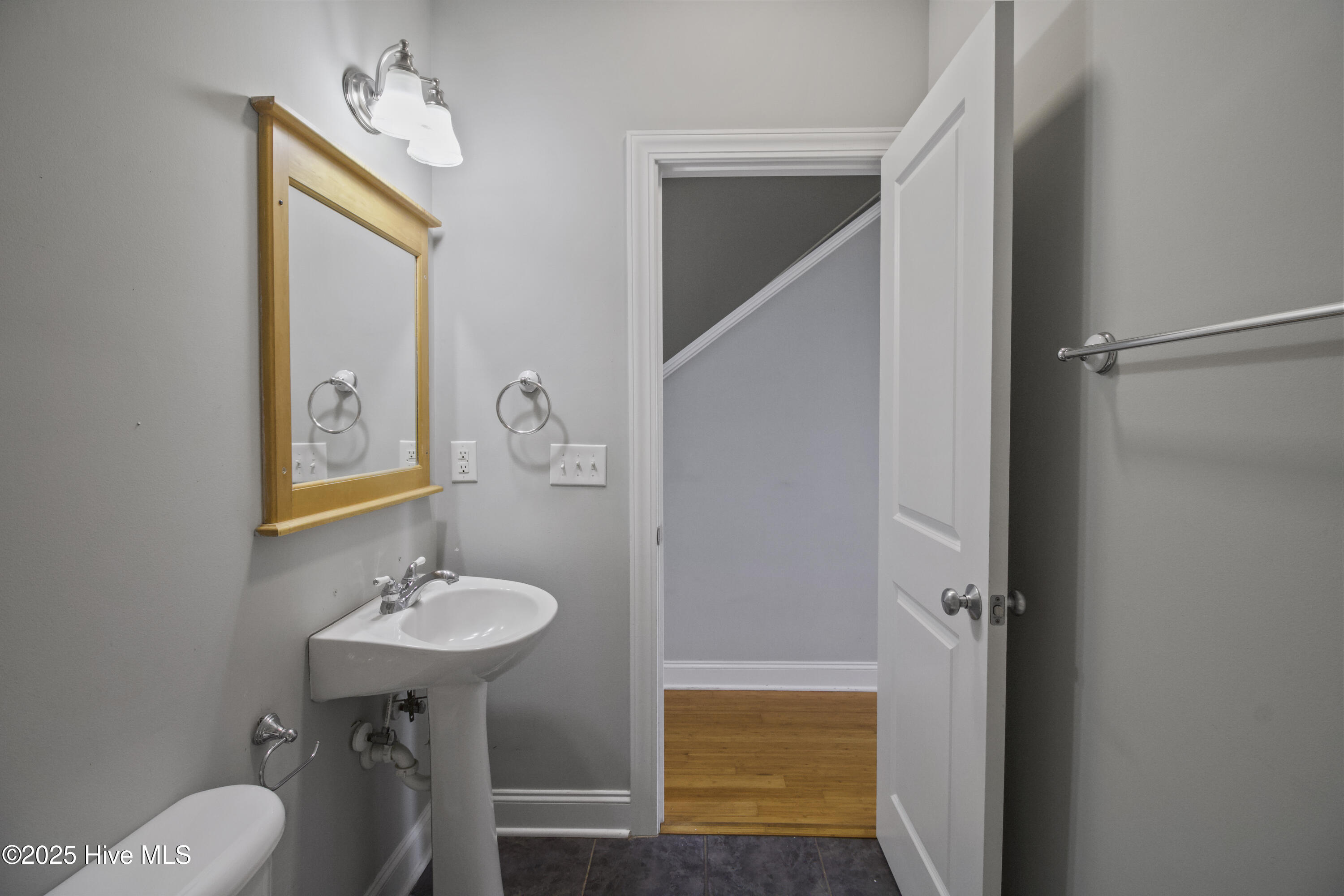 100541594 | Photo 19