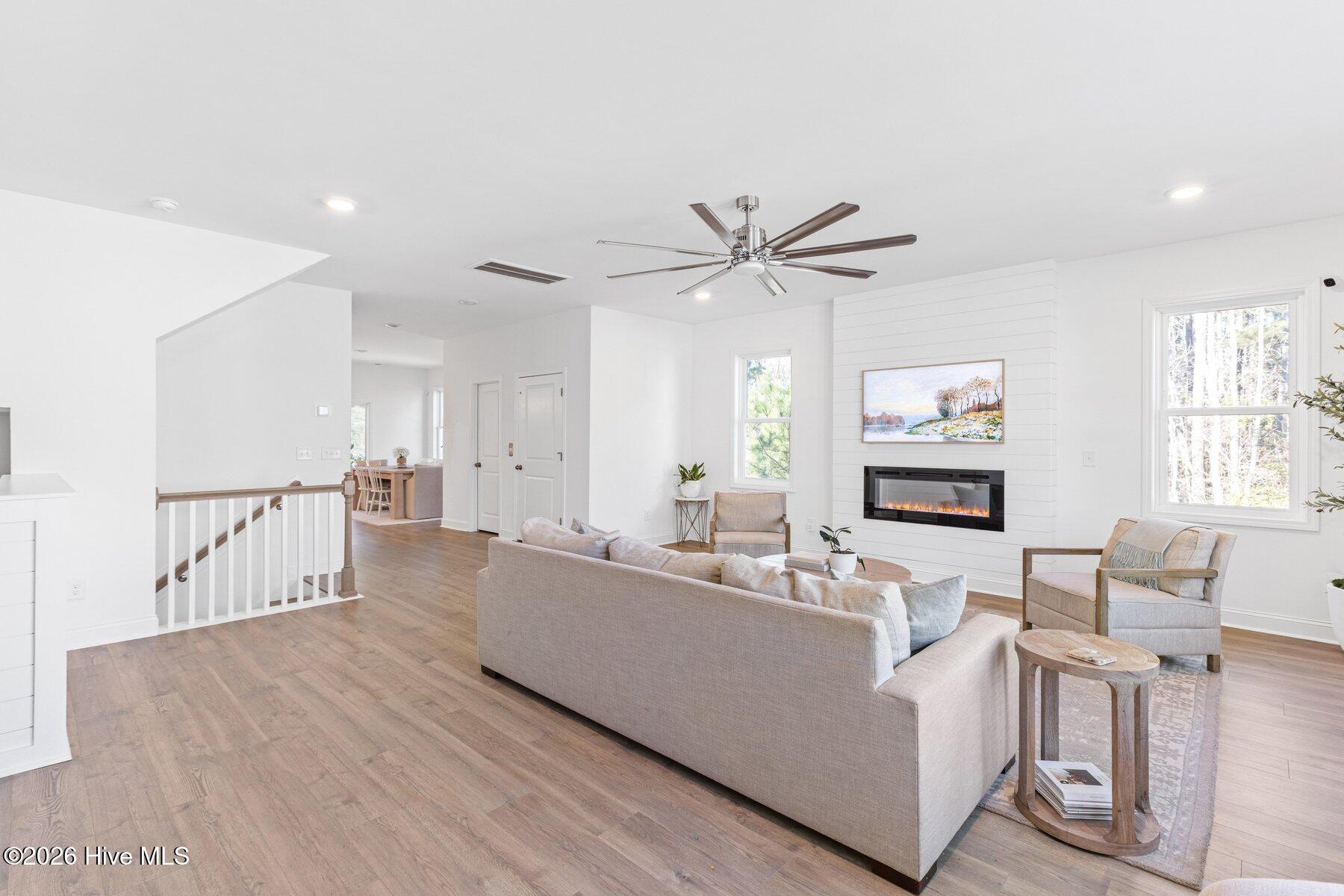 100547333 | Photo 13