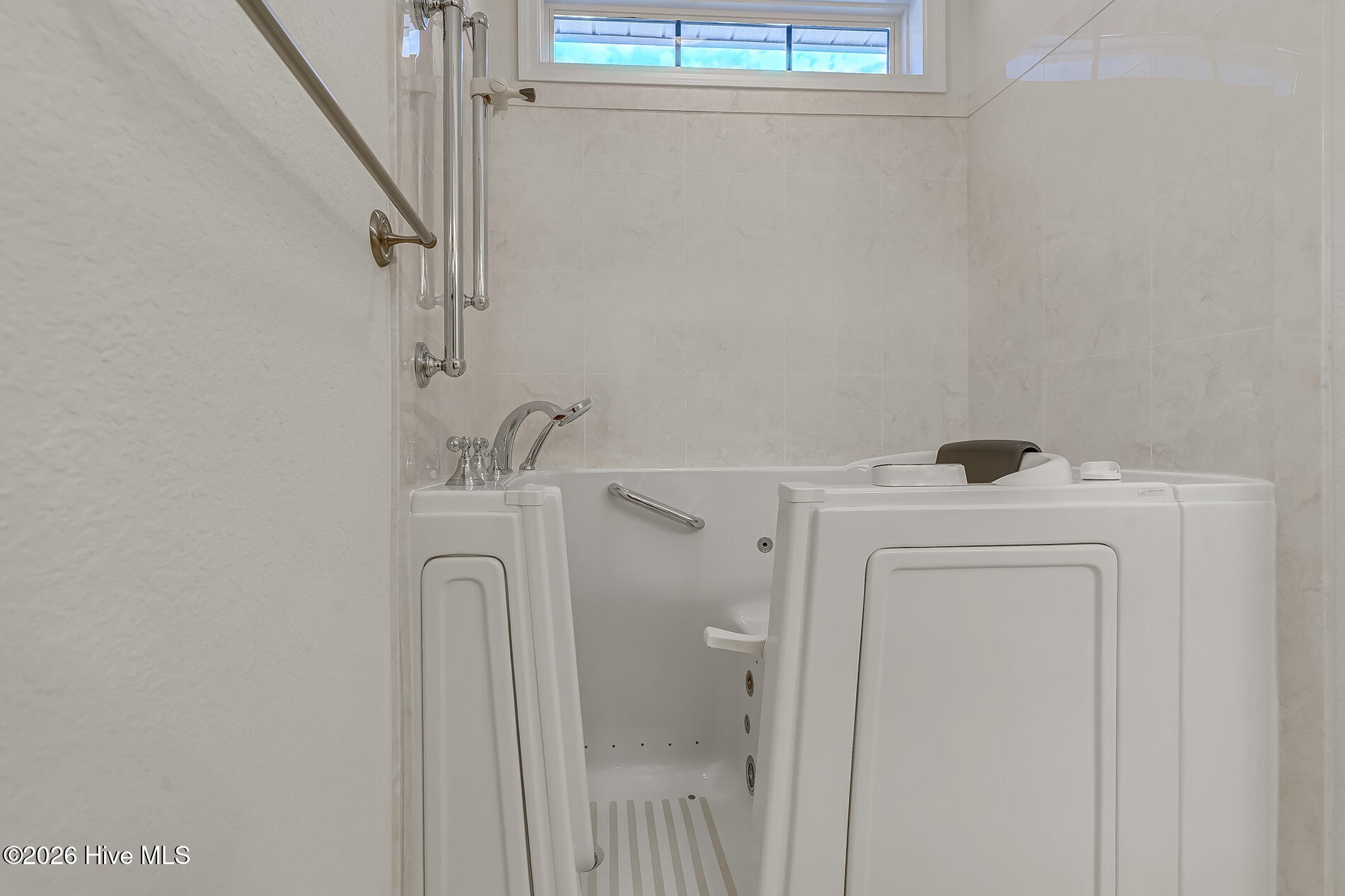 100563613 | Photo 11