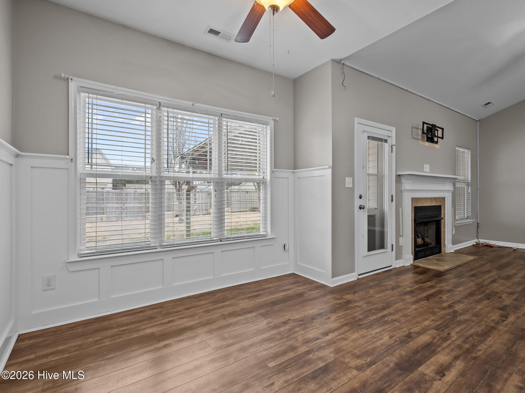 100552892 | Photo 10