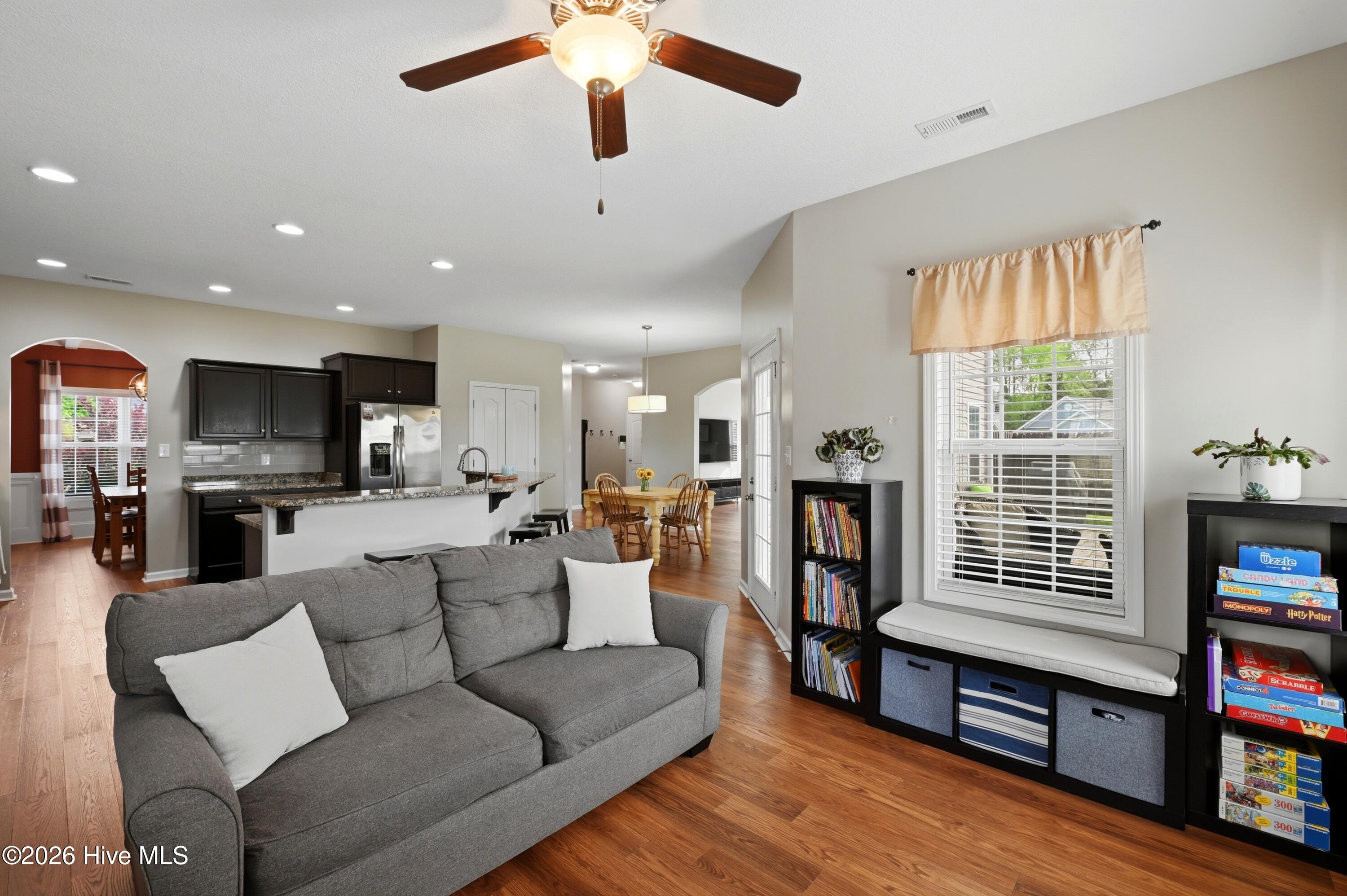 100565426 | Photo 18