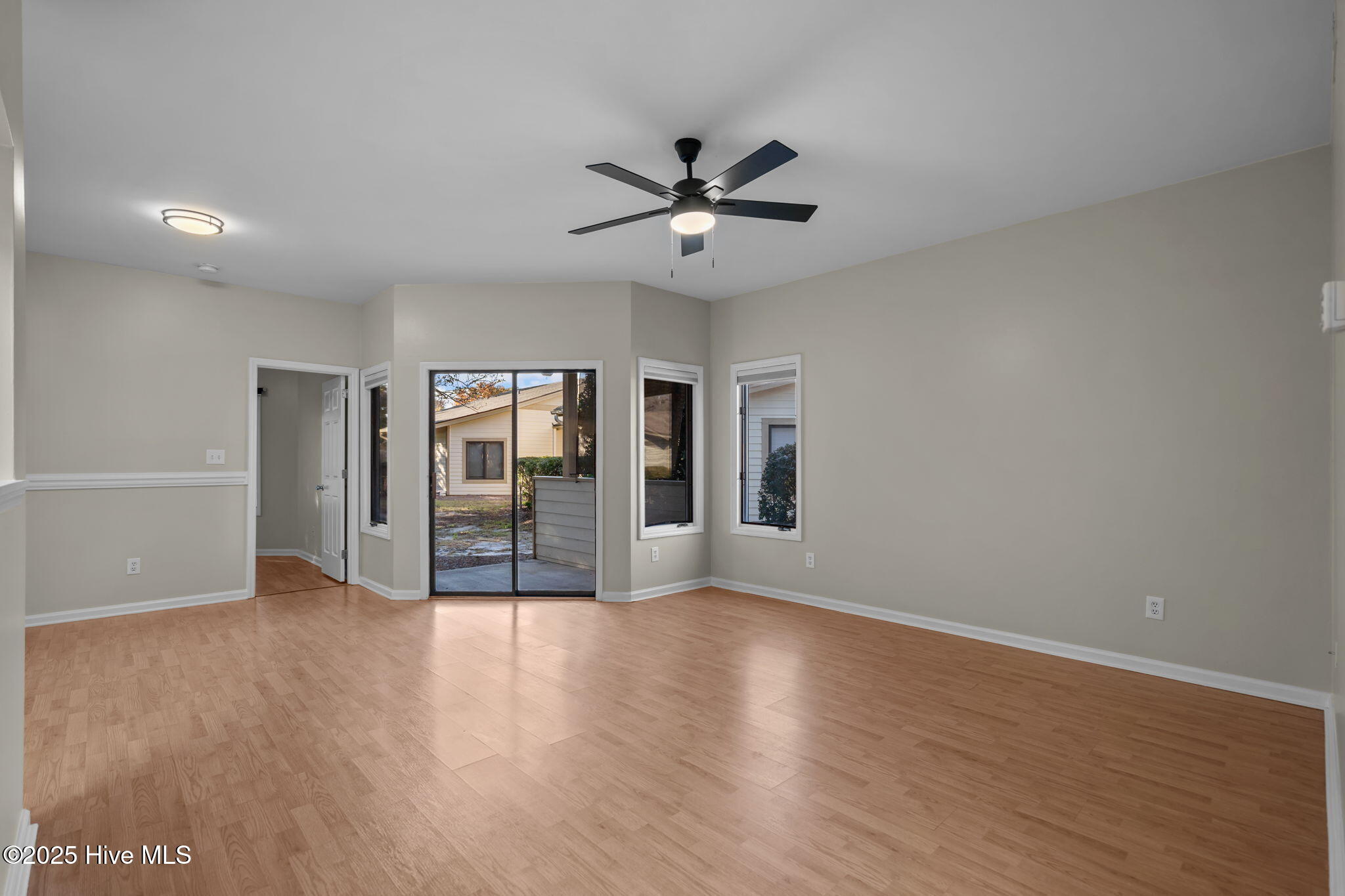 100539656 | Photo 28