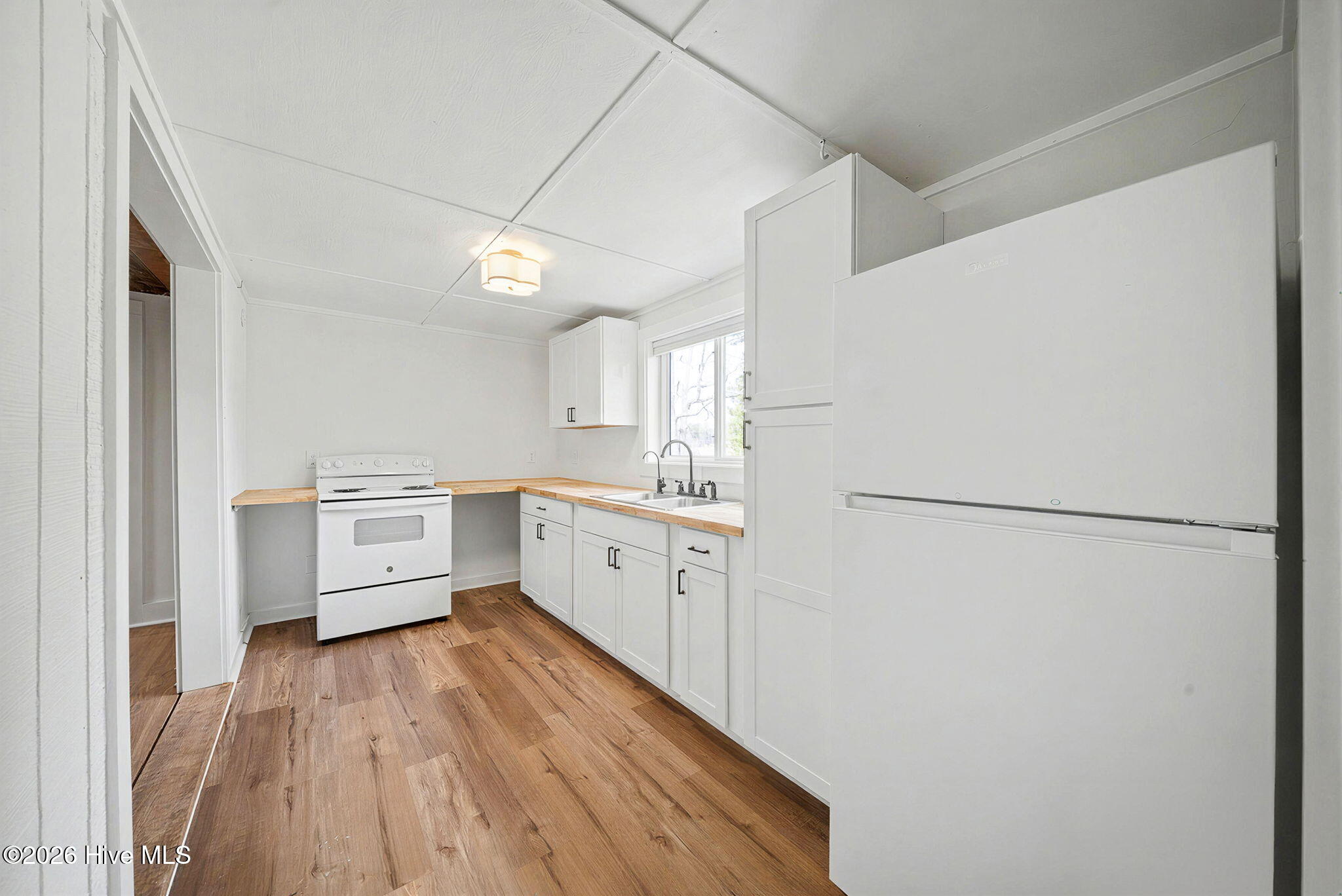 100564194 | Photo 63